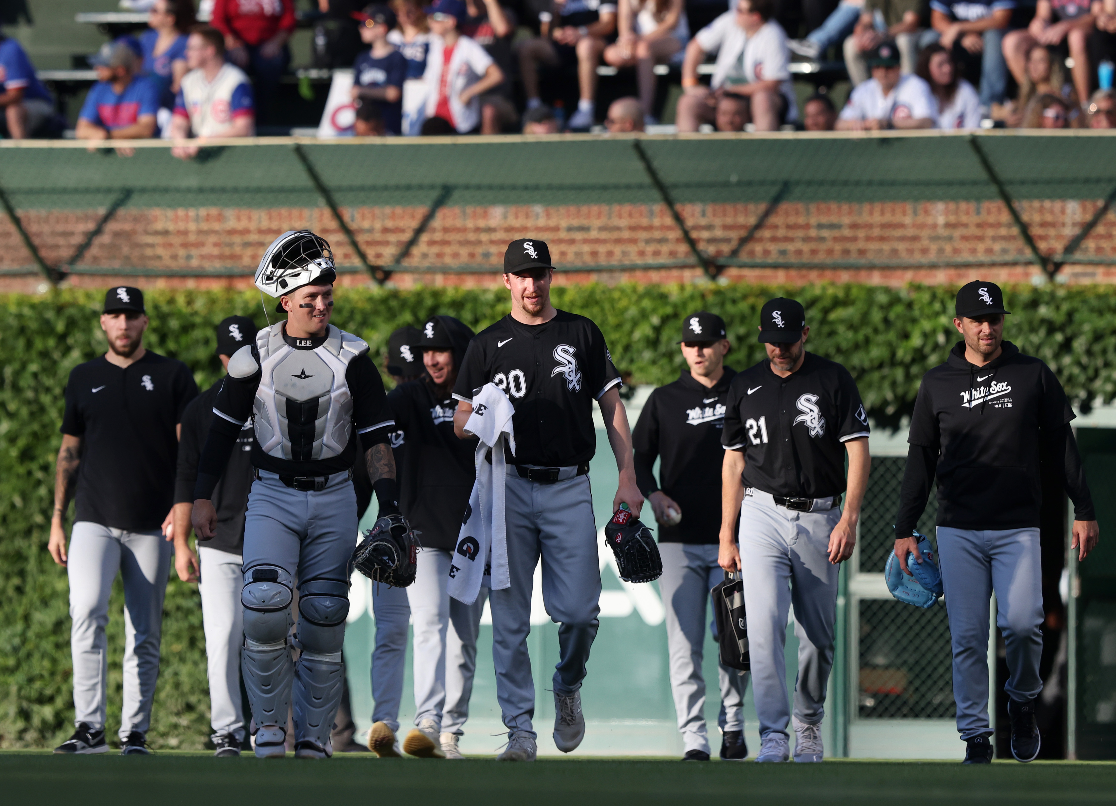 White Sox pitcher Erick Fedde (20) walks with teammates to the dugout after warming up for a game against the Cubs at Wrigley Field on June 5, 2024, in Chicago. (John J. Kim/Chicago Tribune)