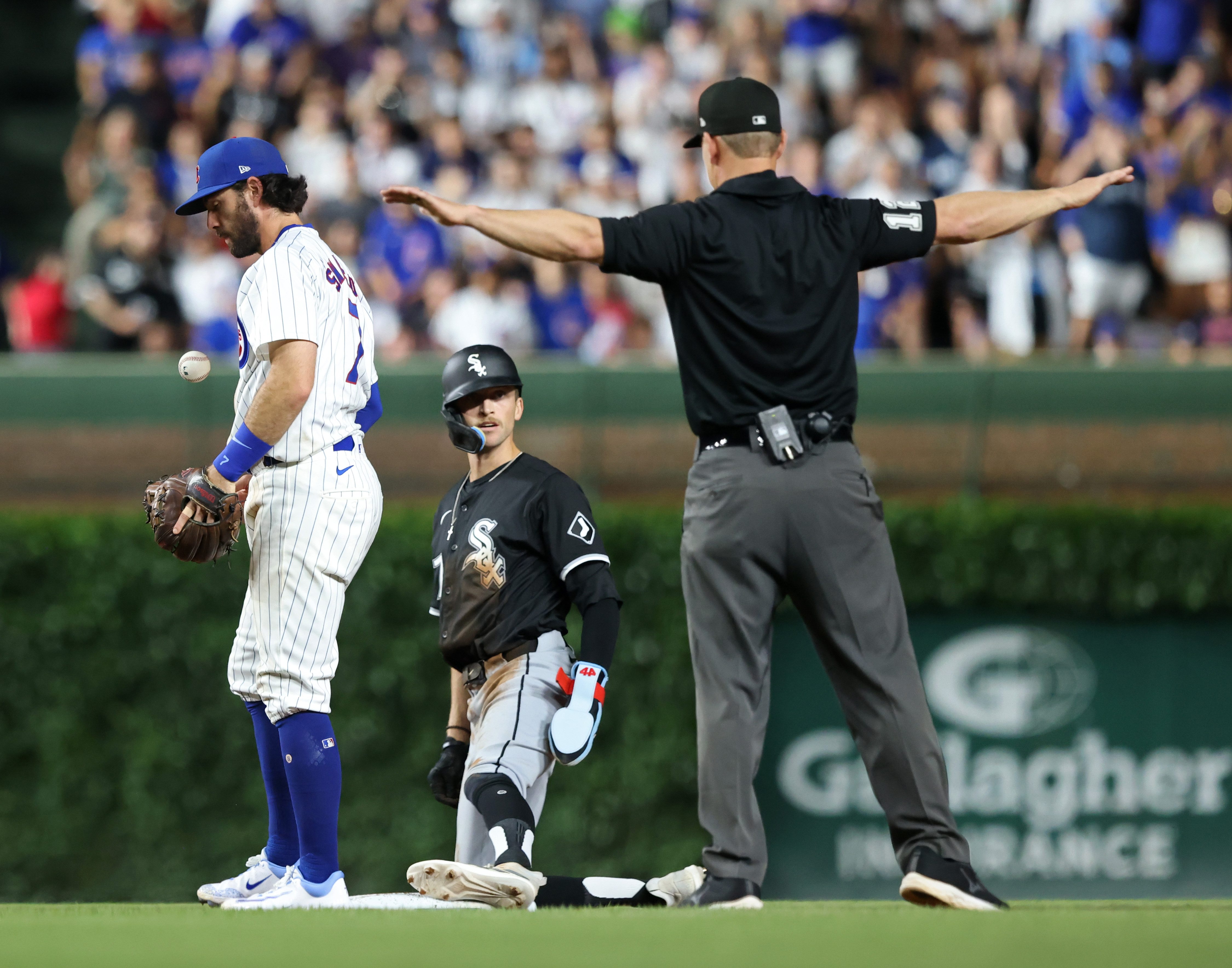 White Sox pinch runner Duke Ellis (27) looks at second base umpire Brian Walsh after beating the tag from Cubs shortstop Dansby Swanson (7) to steal second base in the ninth inning at Wrigley Field on June 5, 2024, in Chicago. (John J. Kim/Chicago Tribune)