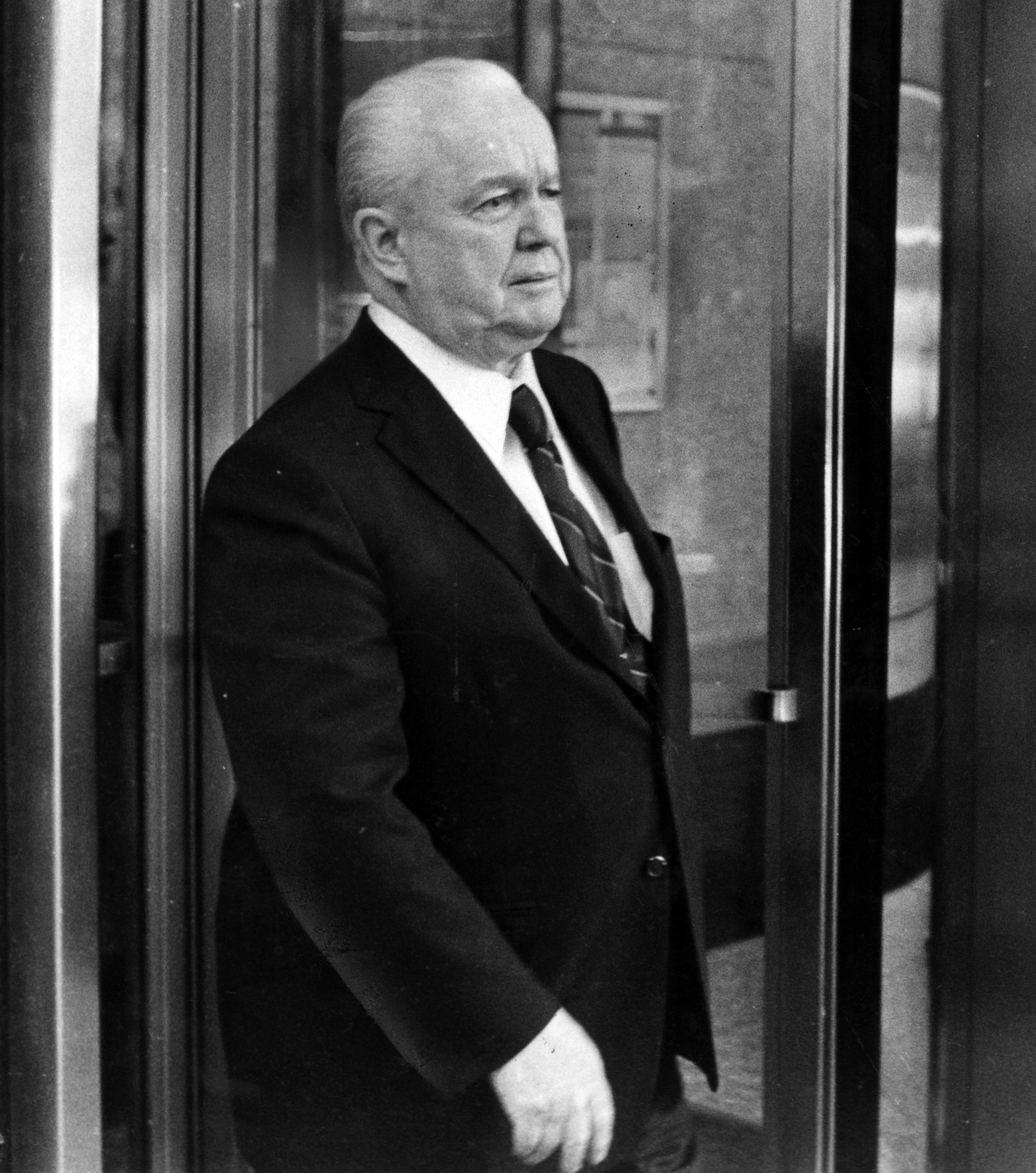 Judge John Murphy leaves the Dirksen U.S. Courthouse in June of 1984 after his conviction in Operation Greylord. (Roy Hall/Chicago Tribune) scanned from print dated June 17, 1984