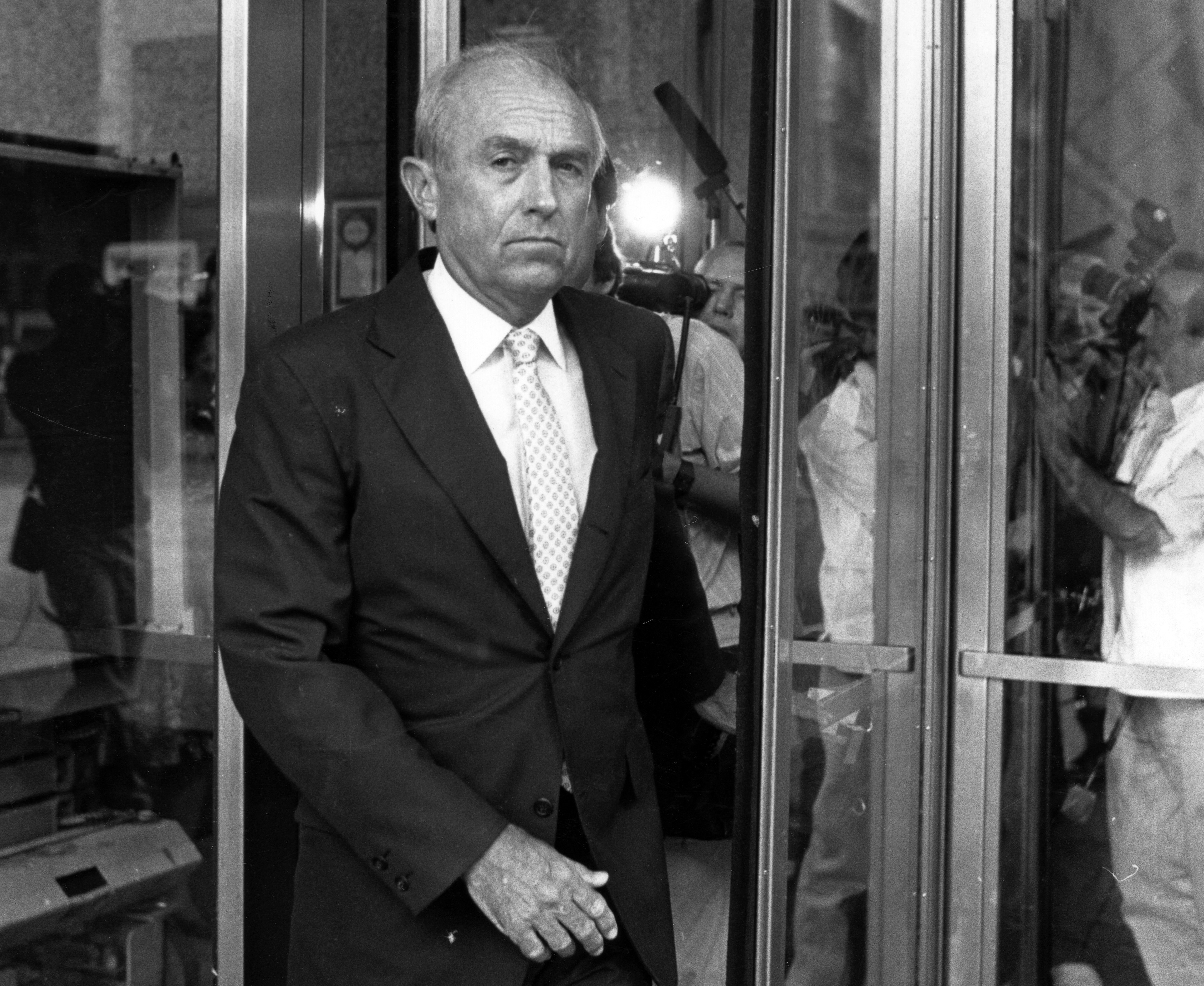 Former Judge John Reynolds leaves the Dirksen U.S. Courthouse on July 30, 1986 after being sentenced after his conviction in Operation Greylord. (Jerry Tomaselli/Chicago Tribune)