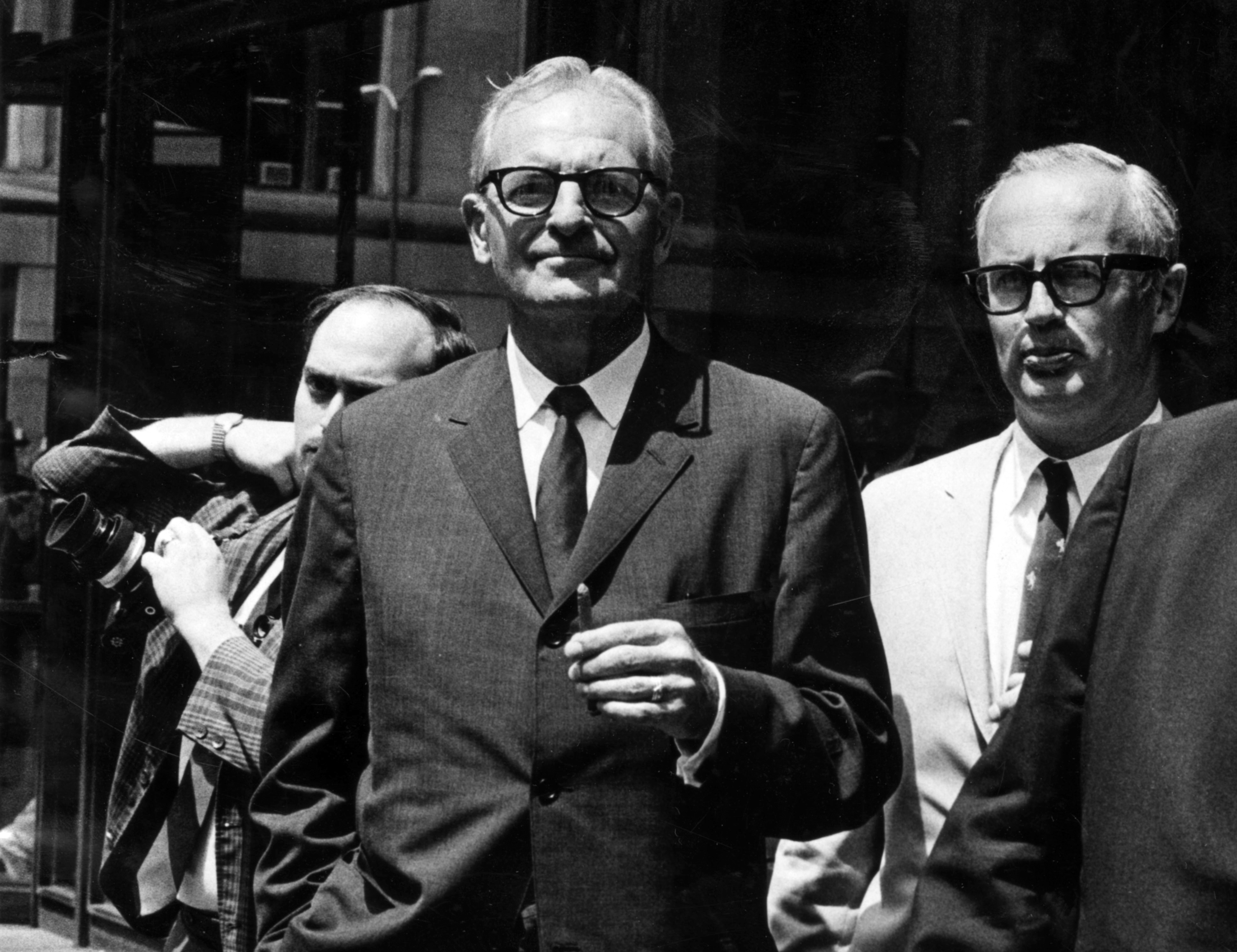 Justice Ray Klingbiel, center, in Chicago on July 16, 1969. (Michael Budrys/Chicago Tribune)