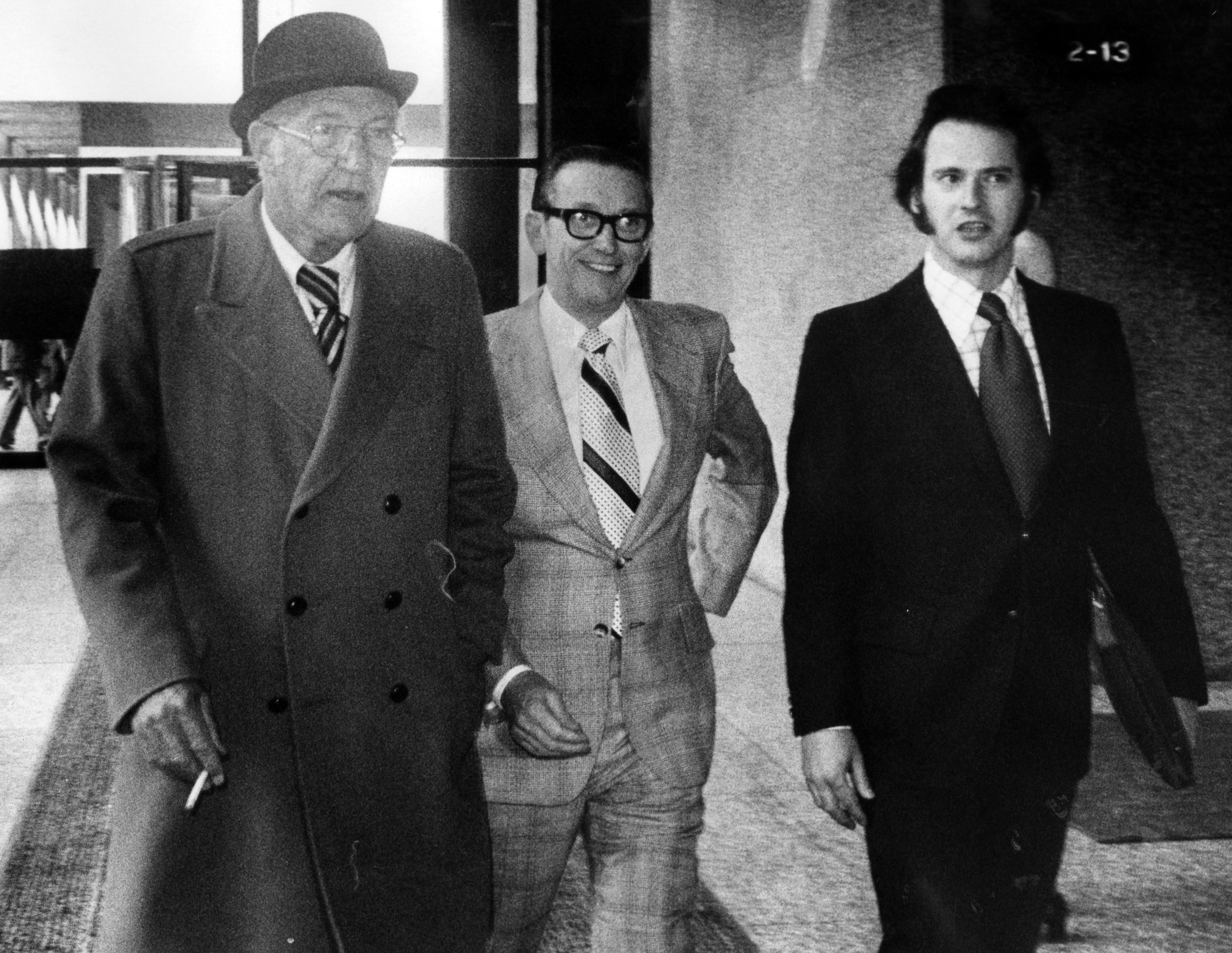 Matthew Danaher, center, arrives at the federal courthouse in Chicago on April 15, 1974. He was Cook County clerk of the circuit court and a Chicago alderman. (Quentin C. Dodt/Chicago Tribune)