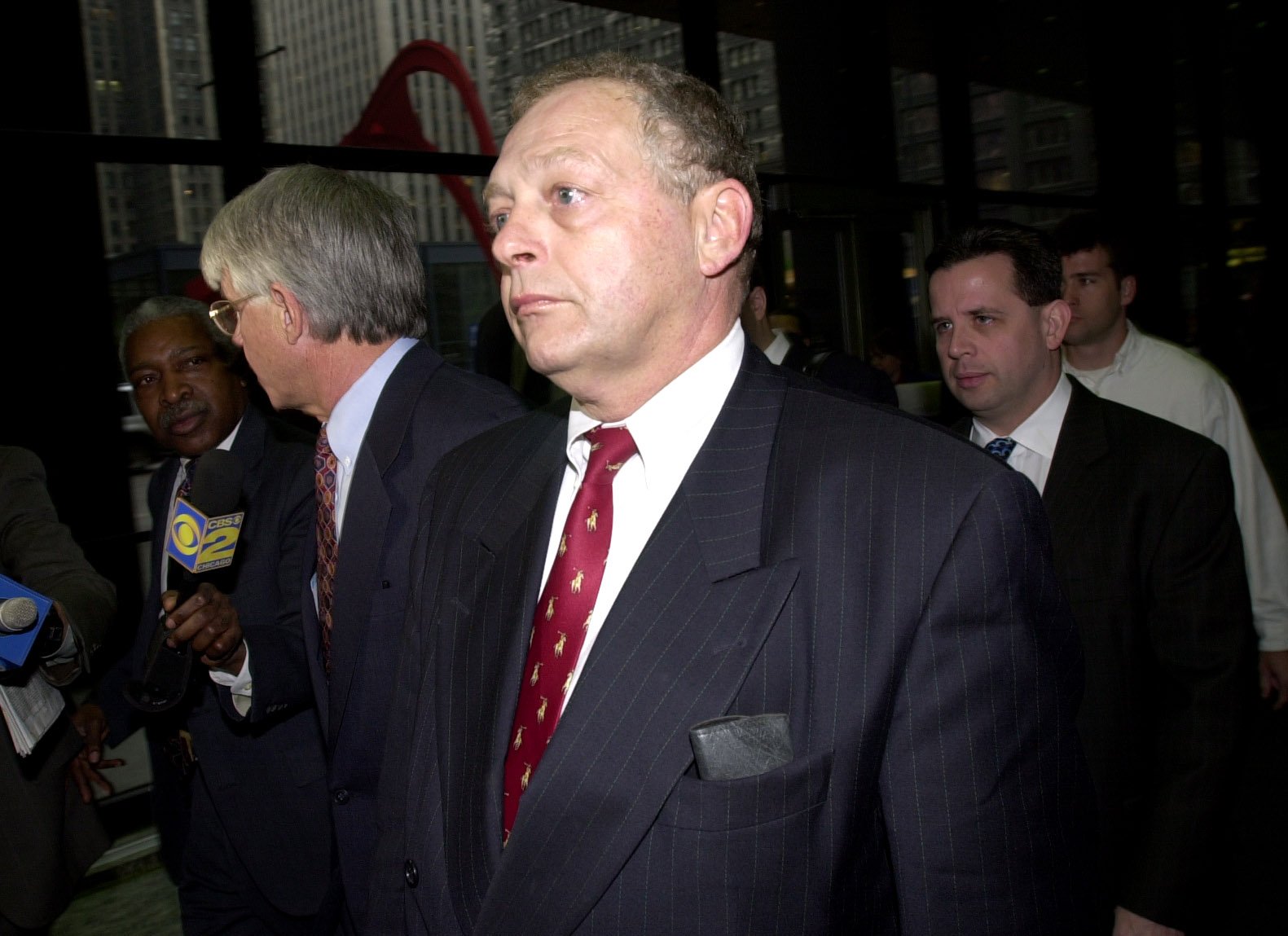 Judge George J.W. Smith walks from the Dirksen U.S. Courthouse on May 16, 2000. (Phil Greer/Chicago Tribune)