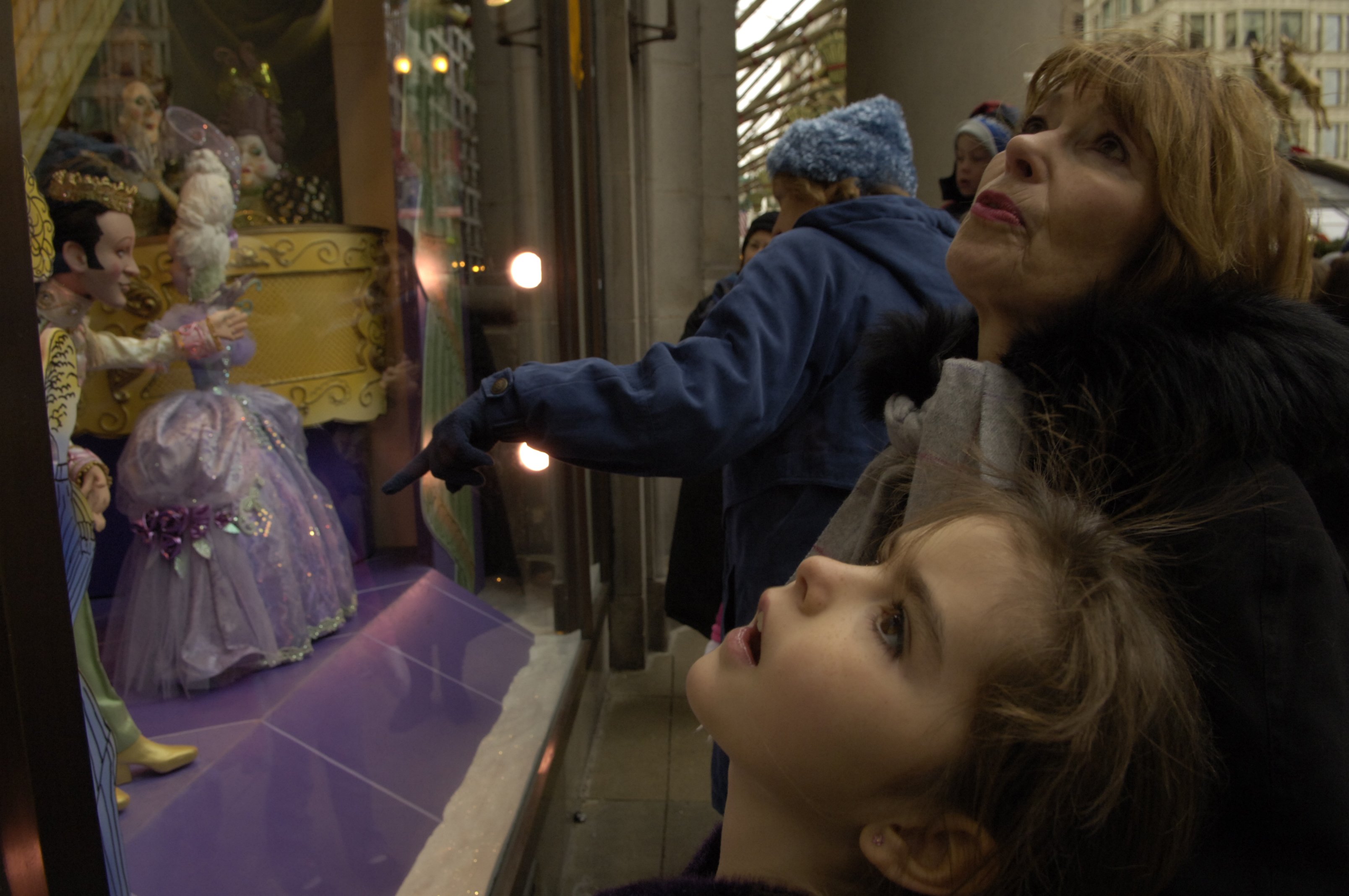 Barbara Broderick, of Flossmoor, and her granddaughter check out a Cinderella-themed window display in 2005 at Marshall Field's on State Street in Chicago. The holiday display would be the last one for Marshall Field's, which became Macy's soon afterward. (Bonnie Trafelet/Chicago Tribune)