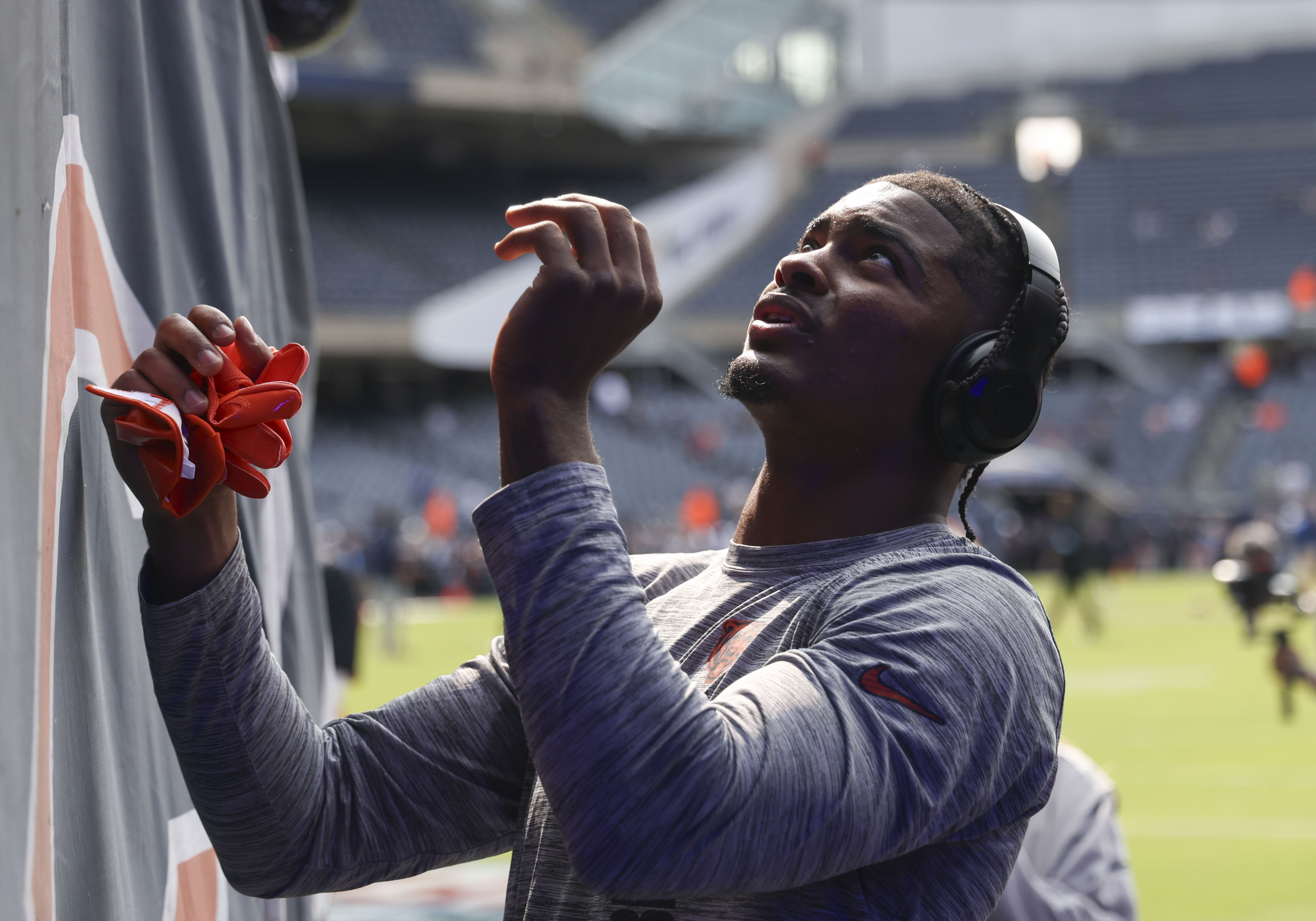 Chicago Bears safety Jaquan Brisker signs autograph for fans before the game Sunday, Sept. 8, 2024, at Soldier Field. (Brian Cassella/Chicago Tribune)