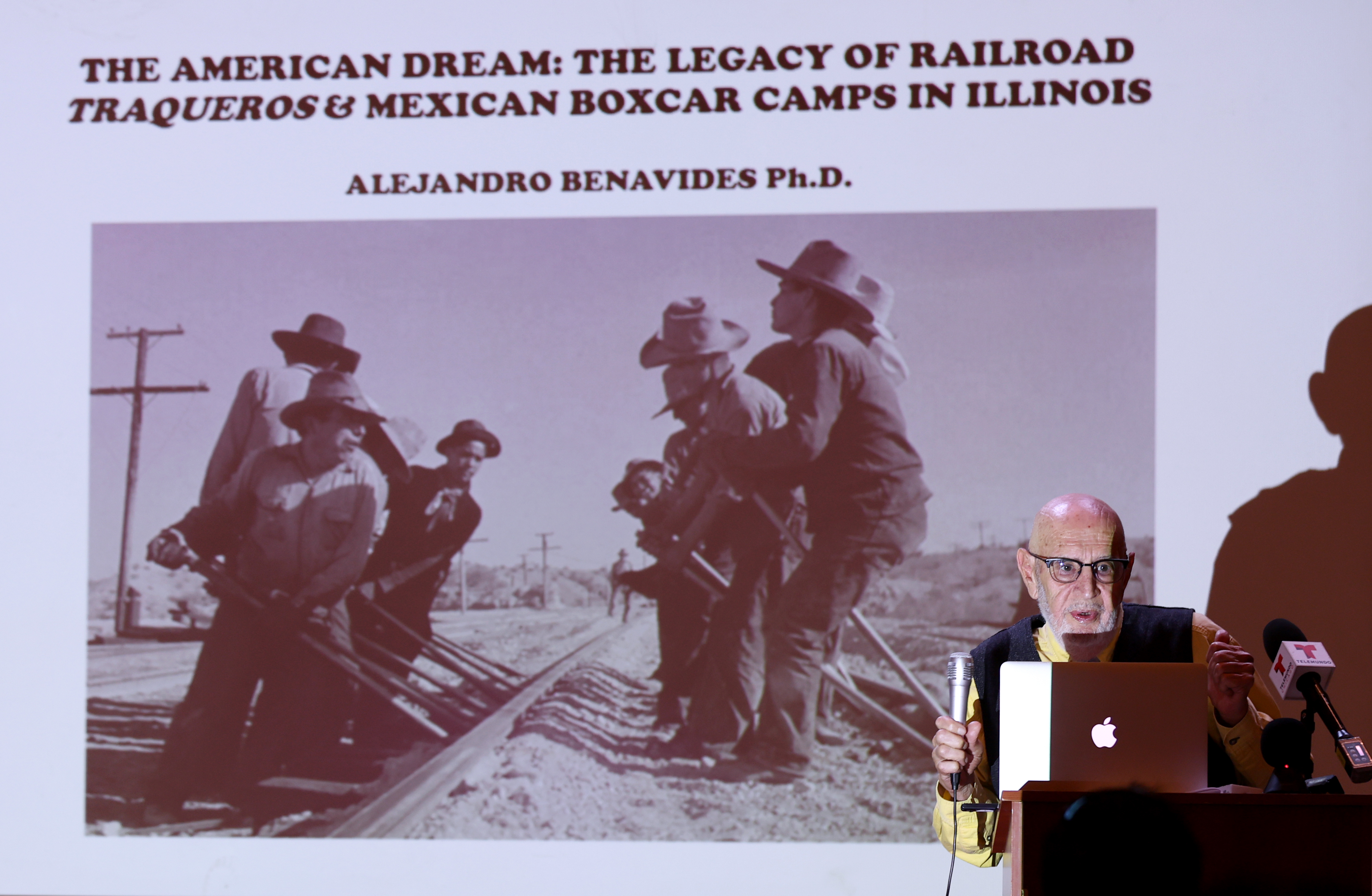 Alejandro Benavides speaks about traqueros at Chicago's Union Station during an event to honor the legacy of Latino railroad workers at Amtrak and in Illinois on Wednesday, Sept. 18, 2024. (Chris Sweda/Chicago Tribune)