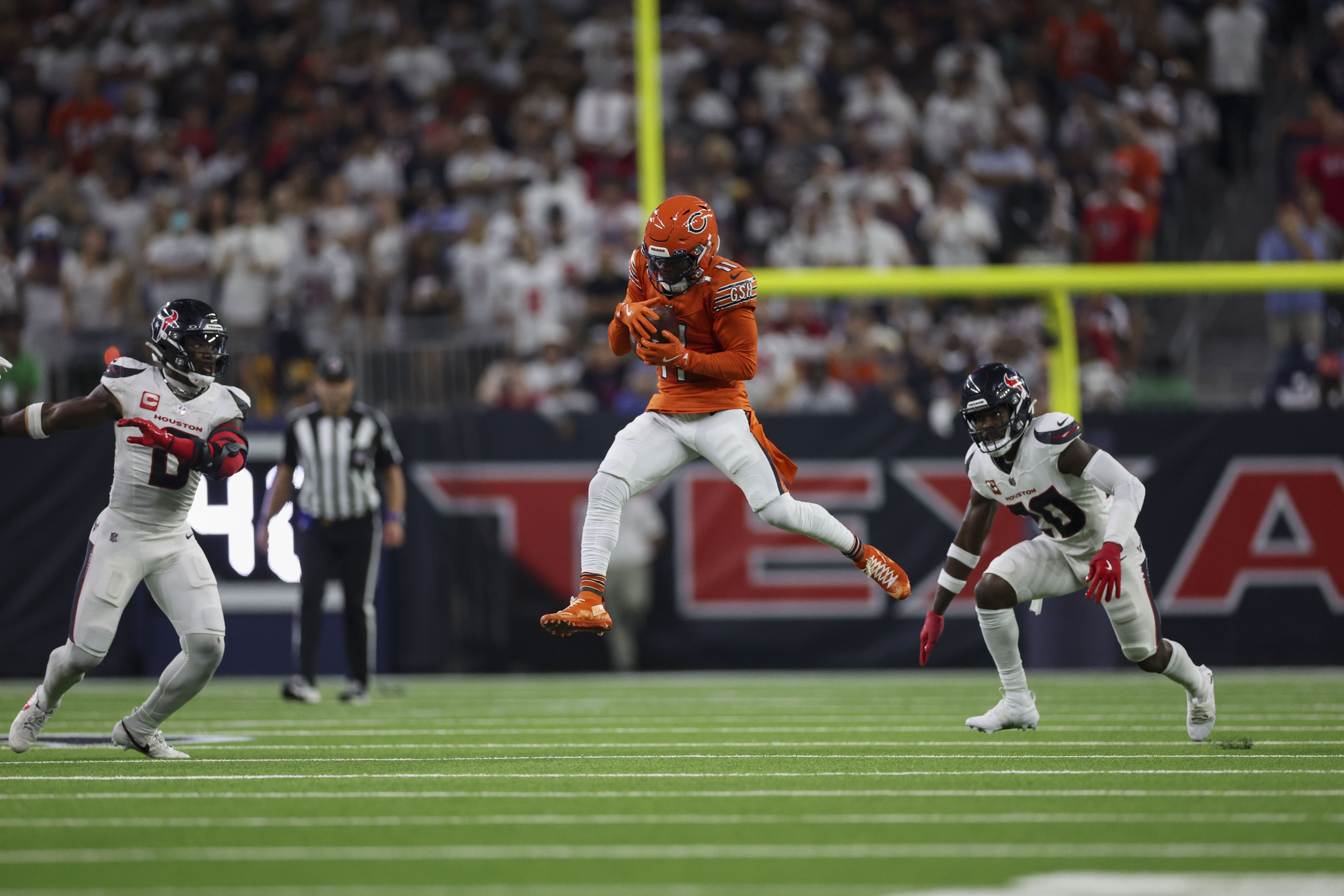 Bears wide receiver DeAndre Carter makes a catch during the second quarter against the Texans on Sunday, Sept. 15, 2024, in Houston. (Armando L. Sanchez/Chicago Tribune)