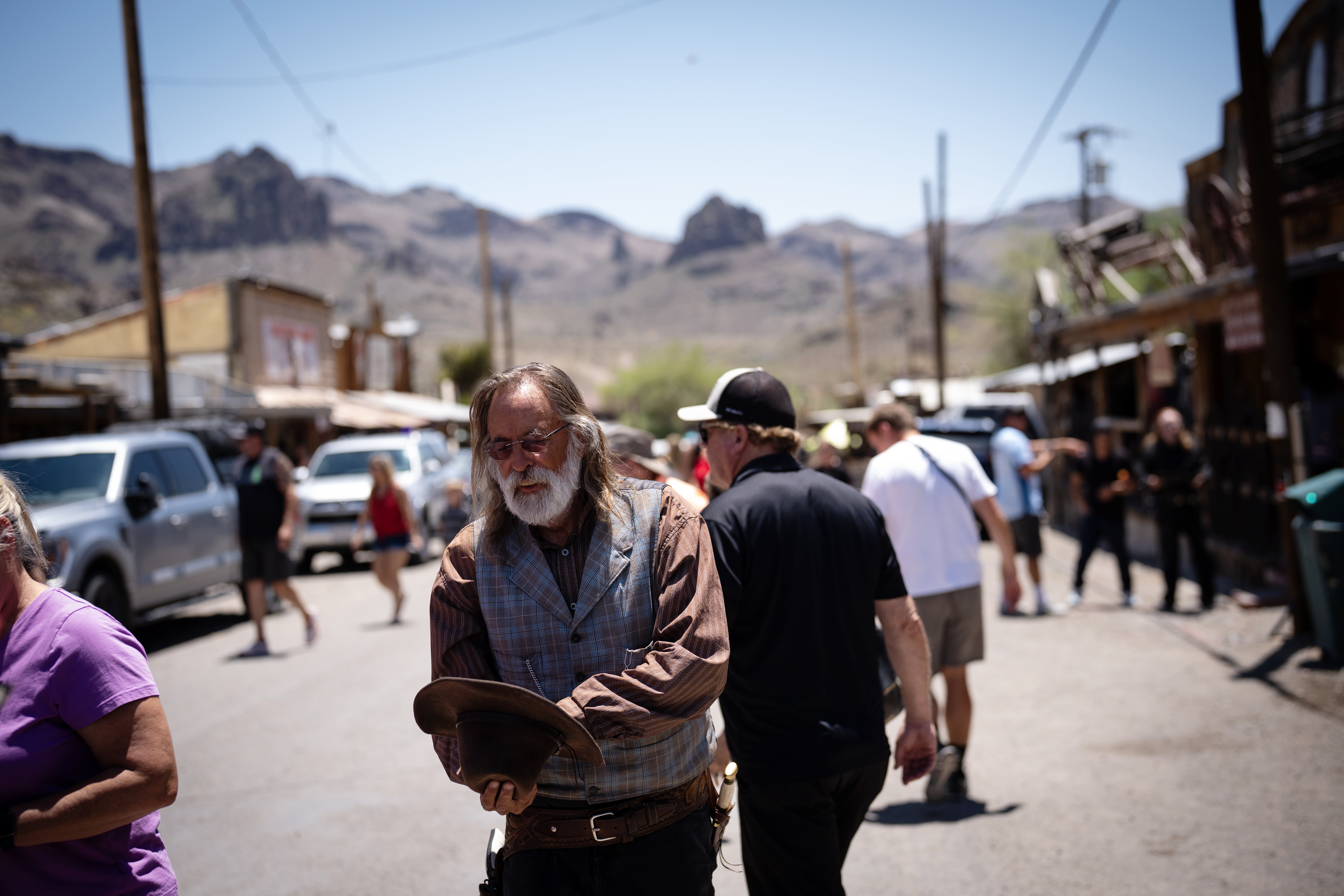 "Sheriff Patton," Chris Marshman, 70, stages a gun fight on Route 66 in Oatman, Arizona, June 4, 2025. (E. Jason Wambsgans/Chicago Tribune)