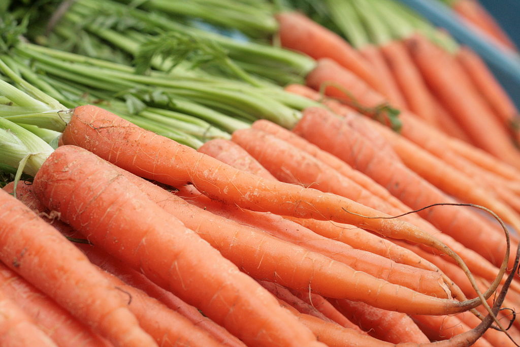 Key Difference - Vitamin A vs Beta Carotene   