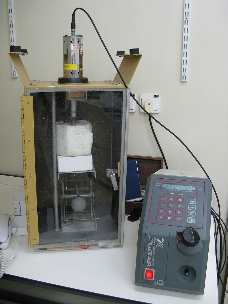 Key Difference - Sonication vs Homogenization 