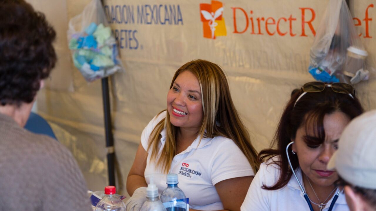 Mexico City residents have their blood sugar levels tested in a clinic on Nov. 8, 2017, sponsored by Direct Relief, Asociacion Mexicana de Diabetes, and Baxter International Foundation. The clinics are part of the Driving Your Health Initiative, now in its second year, that seeks to expand care to patients within a 100-mile radius of Mexico City. (Photo by William Vazquez for Baxter International Foundation)