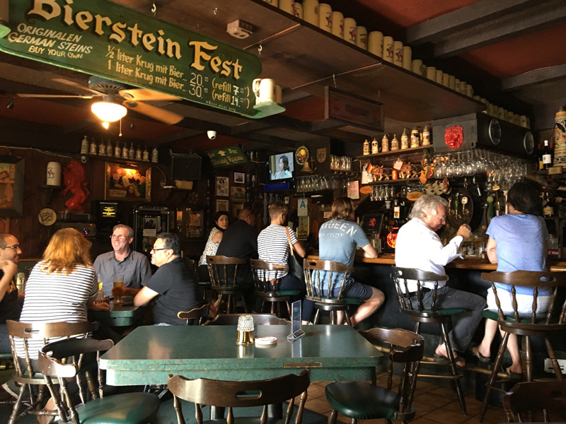 Red Lion Tavern A Surprise In Silverlake Discovering La