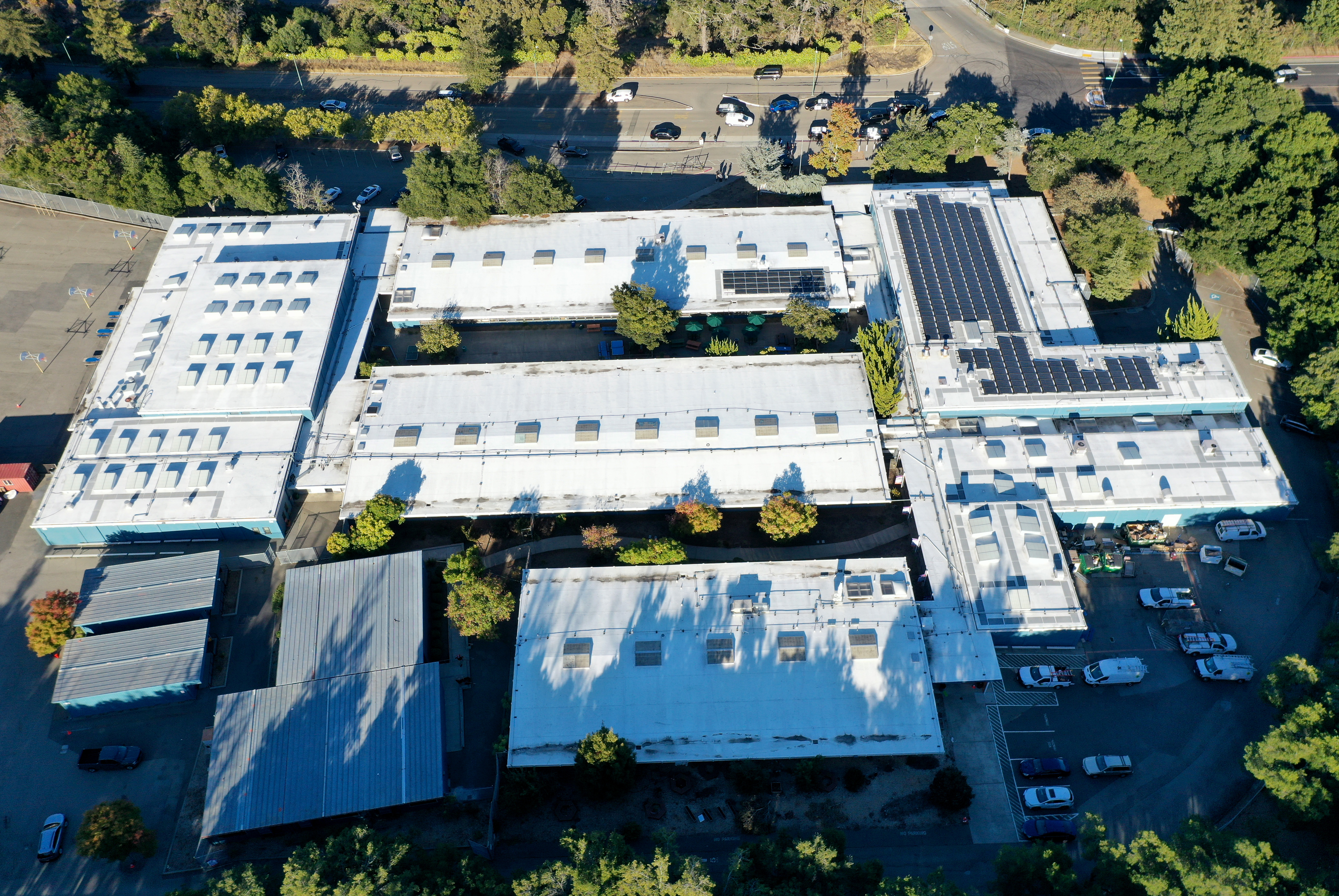 OAKLAND, CALIFORNIA - SEPTEMBER 28: Law enforcement officers from several agencies respond after at least six adults were shot at the Bay Area Technology School complex in East Oakland, Calif., on Wednesday, Sept. 28, 2022. (Jane Tyska/Bay Area News Group)