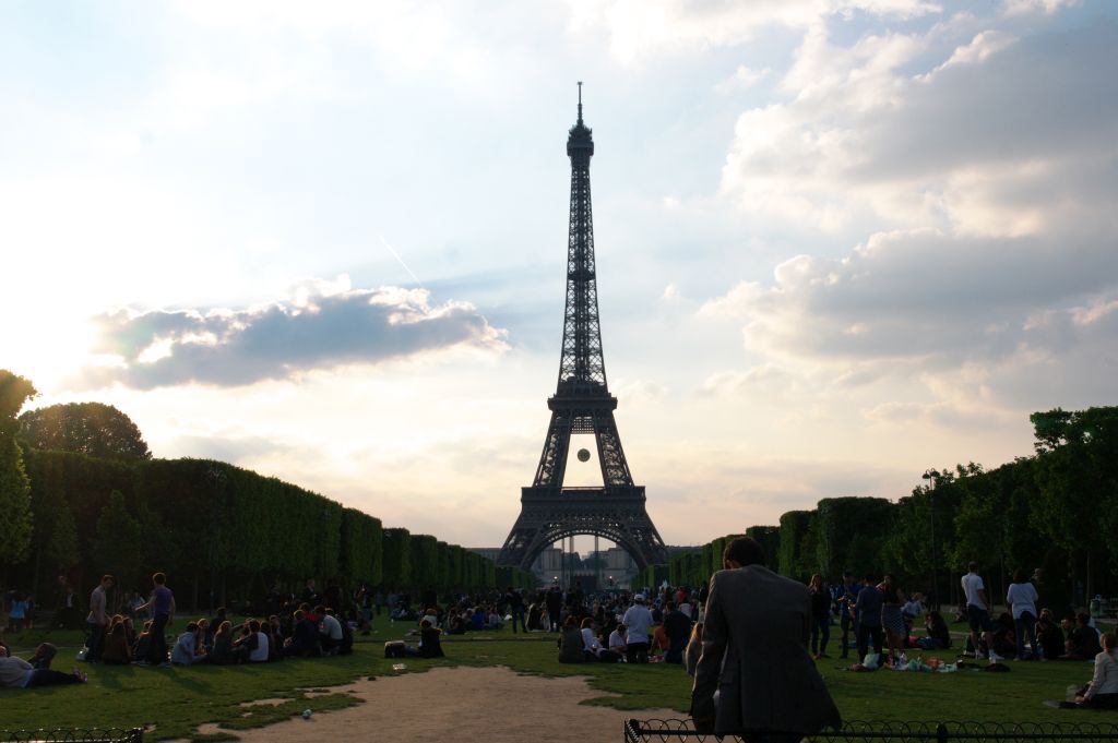Best Tips & Ideas For Photographing the Eiffel Tower at Night 11 Eiffel Tower, Champs-Elysees