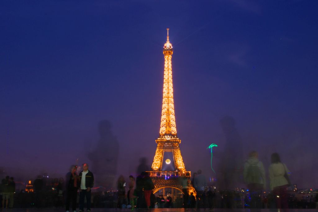 Best Tips & Ideas For Photographing the Eiffel Tower at Night 2 Trocadero Gardens - Eiffel Tower