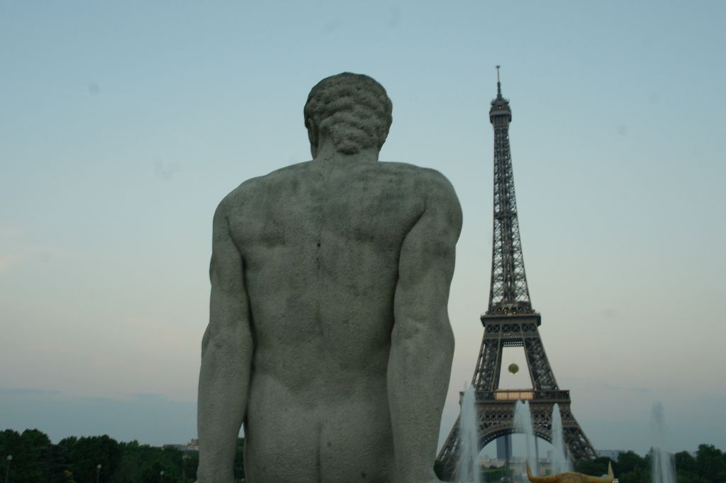 Best Tips & Ideas For Photographing the Eiffel Tower at Night 13 L'Homme Statue - Eiffel Tower