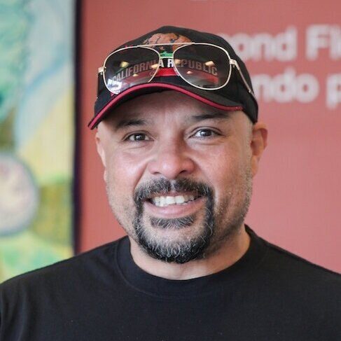 Mario Corea - Voluntario y educador del este de Oakland