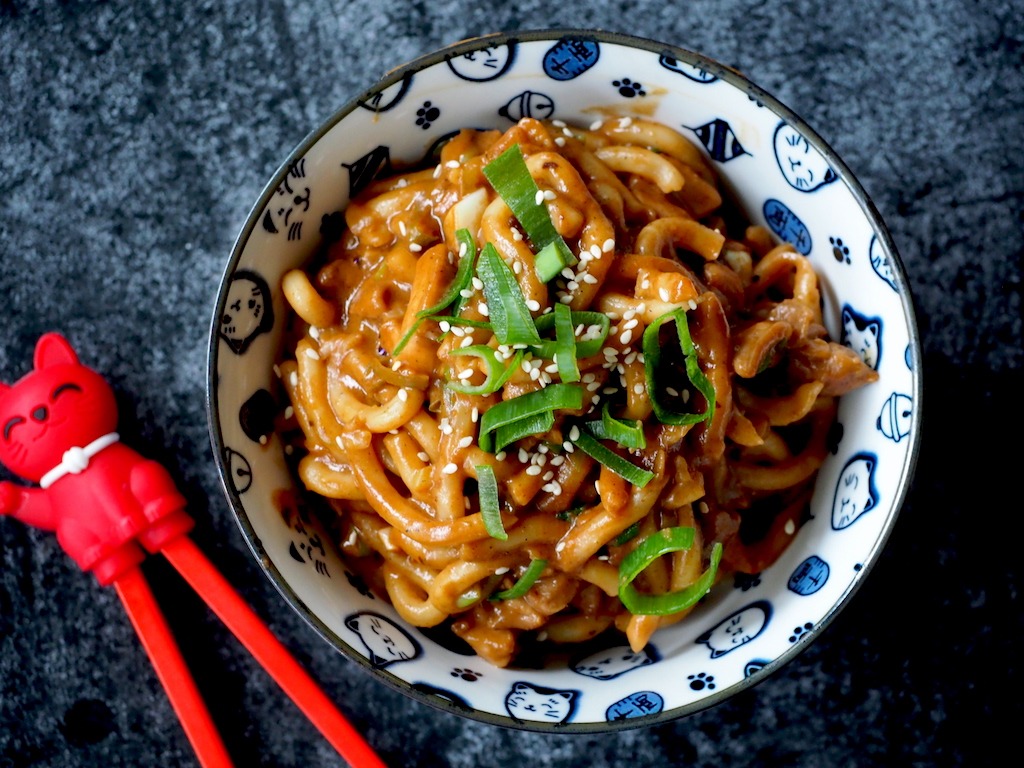 Udon Noedels Met Kip En Pindasaus Flying Foodie