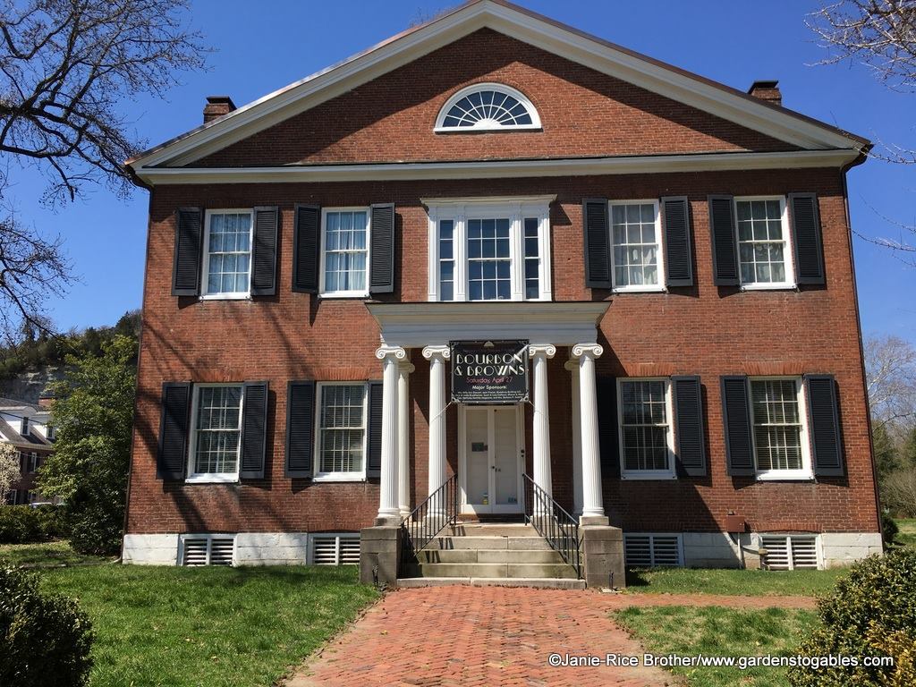 Photo: house/residence of the headstrong 0.2 million earning Los Angeles, California-resident