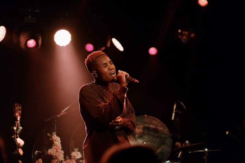 Luminous And Triumphant Arlo Parks Kindles A Space Of Tenderness At Los Angeles Debut At Moroccan Lounge Followed By The Echoplex Grimy Goods