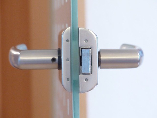 Comment Changer Une Serrure De Porte Vitree De Magasin Guide Portes Fenetres