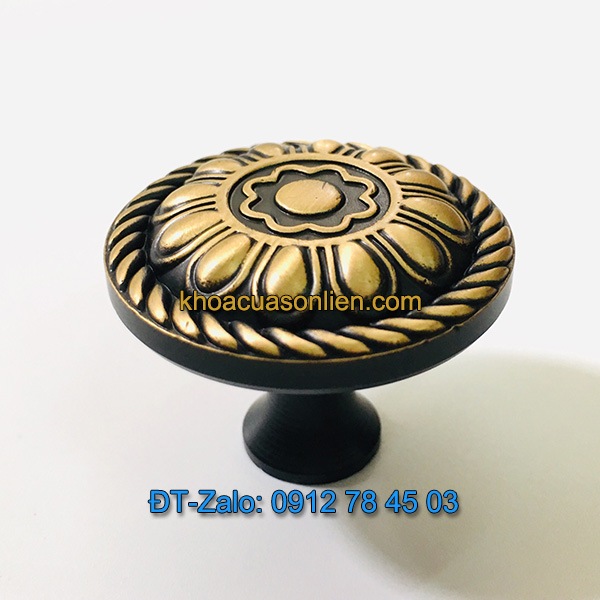 Báo giá nơi bán mẫu Núm cửa tủ hoa bằng đồng đen-vàng đường kính 32mm NT-004 giá rẻ tại Hà Nội