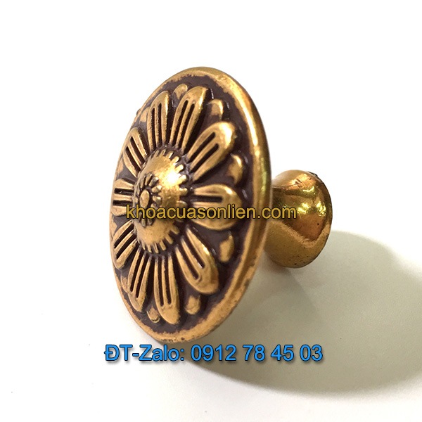 Báo giá nơi bán mẫu Núm tủ hoa tròn hợp kim màu vàng đỏ NT-005 đường kính 30mm giá rẻ tại Hà Nội