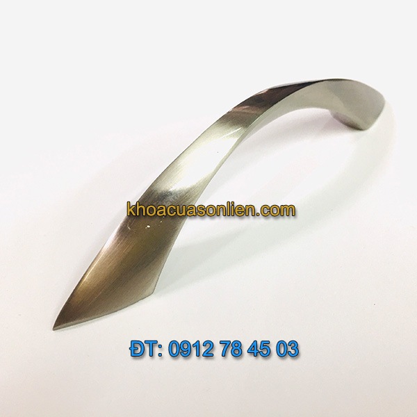 Báo giá mẫu Tay nắm cửa tủ hợp kim kiểu xoắn hiện đại màu trắng kim loại 96mm giá rẻ tại Hà Nội