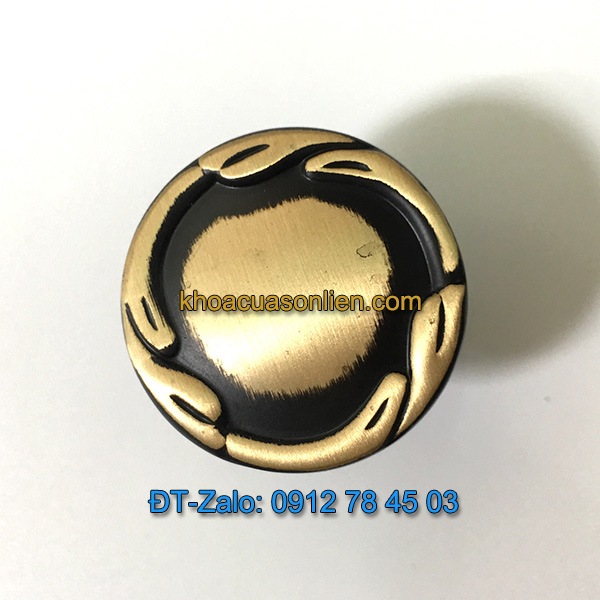 Báo giá nơi bán mẫu Tay nắm tủ tròn bằng đồng màu đen-vàng 8013 đường kính 30mm giá rẻ tại Hà Nội