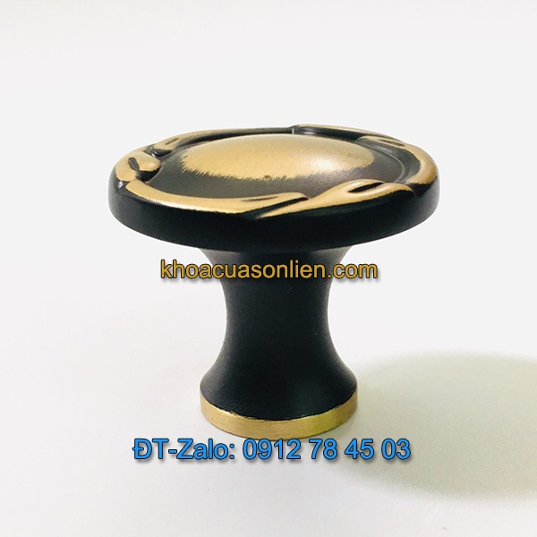 Báo giá nơi bán mẫu Tay nắm tủ tròn bằng đồng màu đen-vàng 8013 đường kính 30mm giá rẻ tại Hà Nội