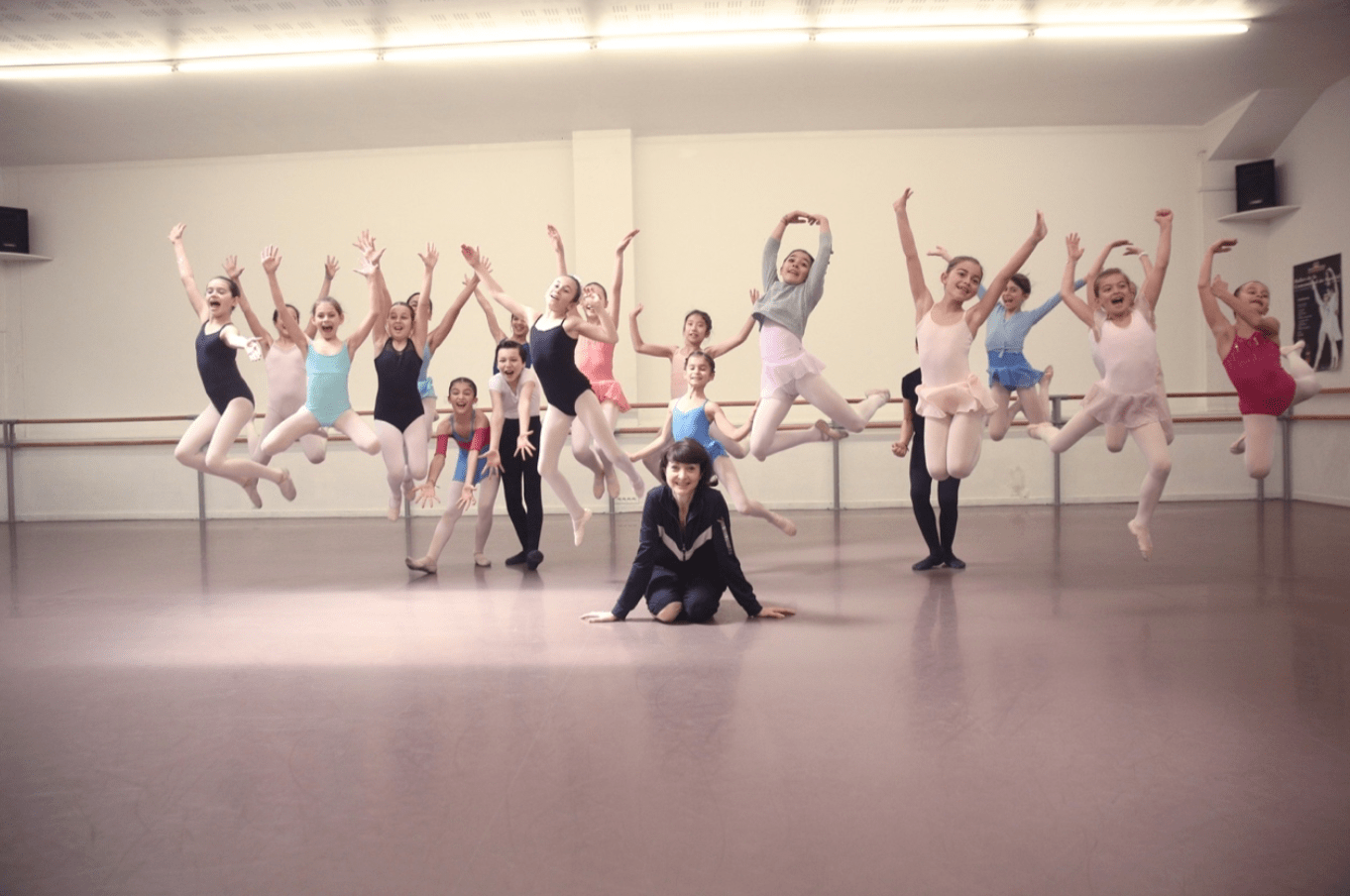 Synopsis Danse Recoit La Danseuse Etoile Isabelle Ciaravola Pour Deux Jours De Stages Ouverts A Tous Le Journal Catalan