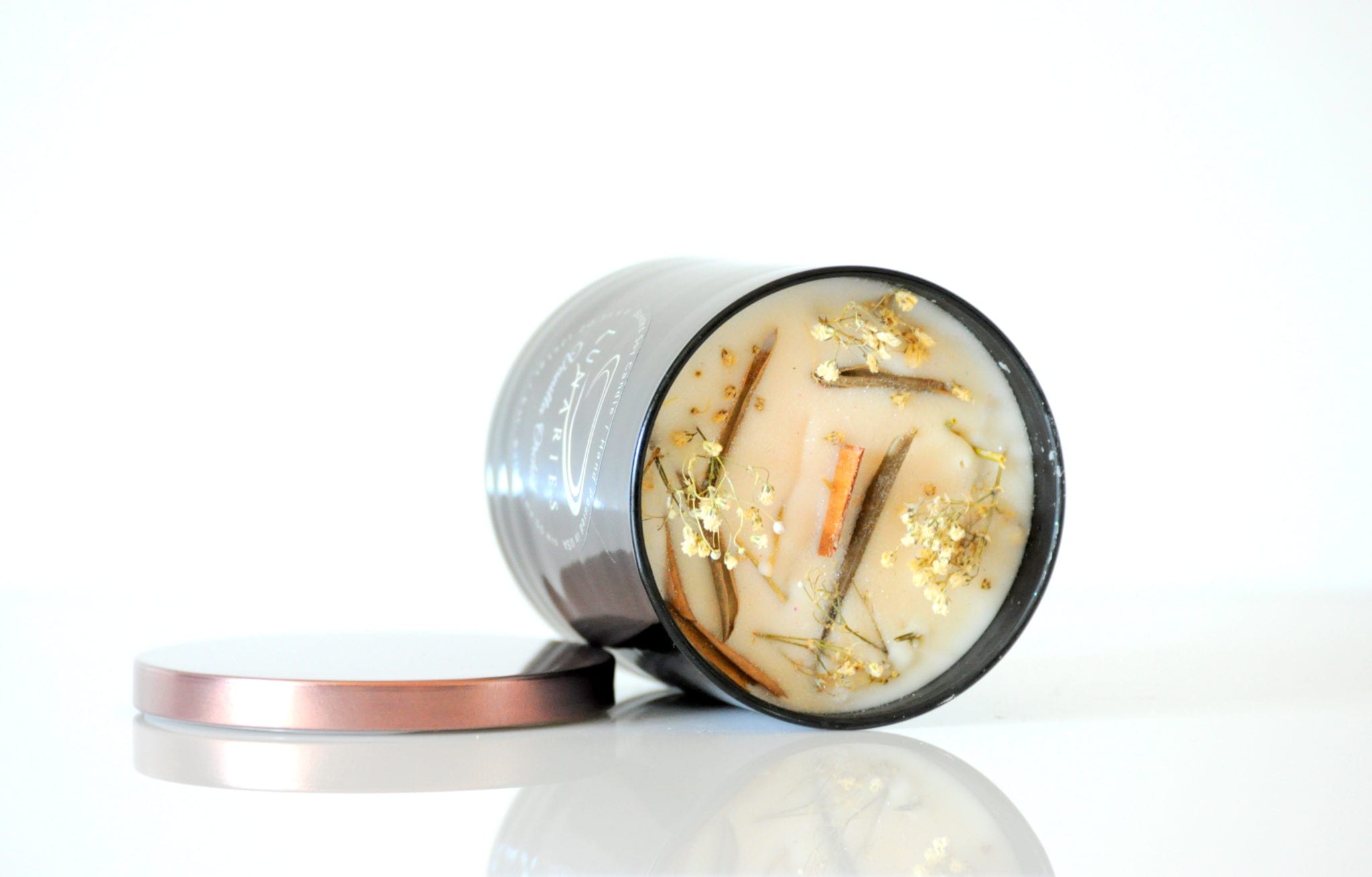 vanilla scented soy candle with wooden wick and botanicals