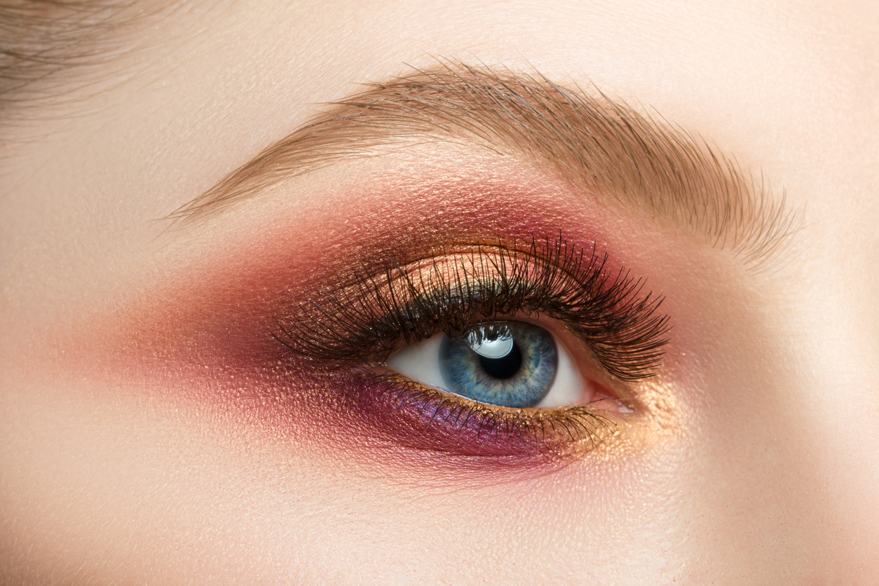 How To Apply Eyeshadow And Blend Like A Makeup Artist Mamabella