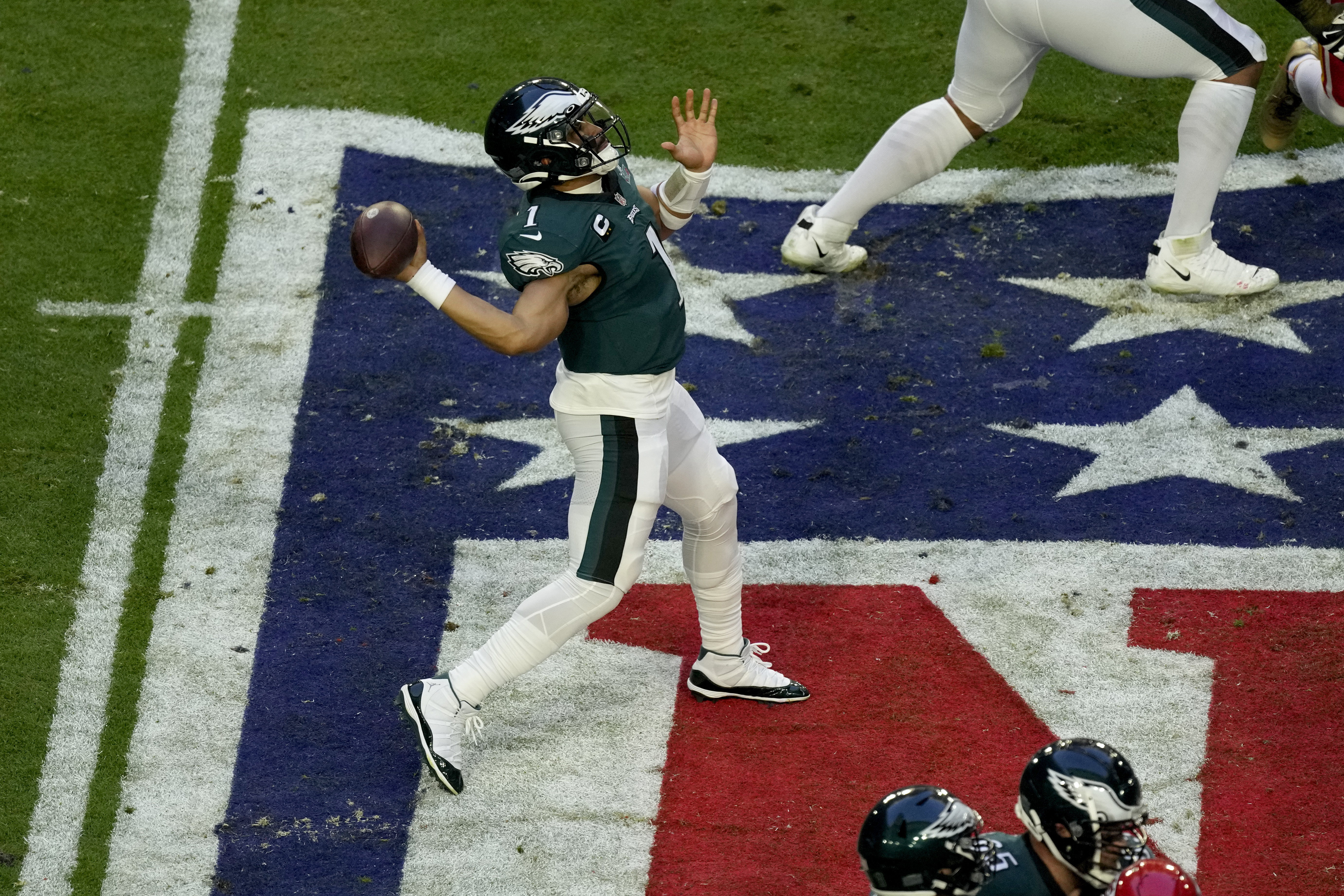 Philadelphia Eagles quarterback Jalen Hurts (1) throws for a touchdown during the first half of the NFL Super Bowl 57 football game against the Kansas City Chiefs, Sunday, Feb. 12, 2023, in Glendale, Ariz. (AP Photo/Charlie Riedel)