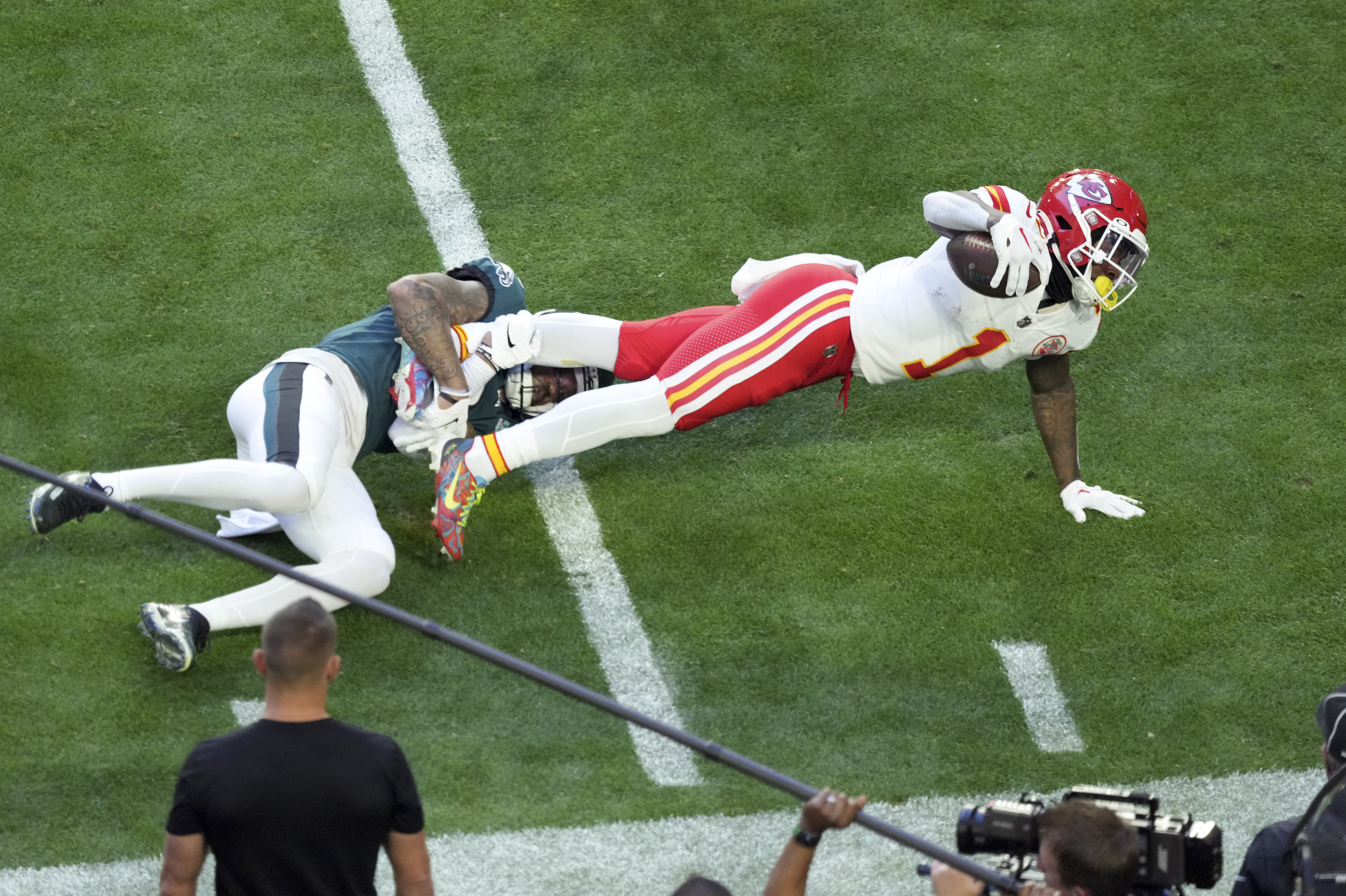 Kansas City Chiefs running back Jerick McKinnon is tackled during the first quarter of Super Bowl LVII against Philadelphia Eagles at State Farm Stadium in Glendale, Ariz., on Feb. 12, 2023. (AJ Mast/The New York Times)