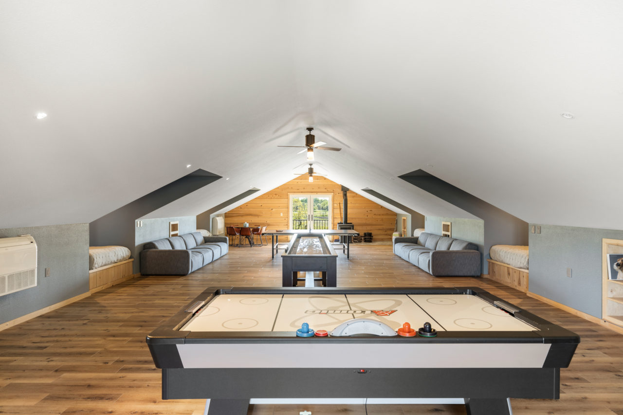 The upper floor of the barn has a game-entertainment room and five bed nooks.