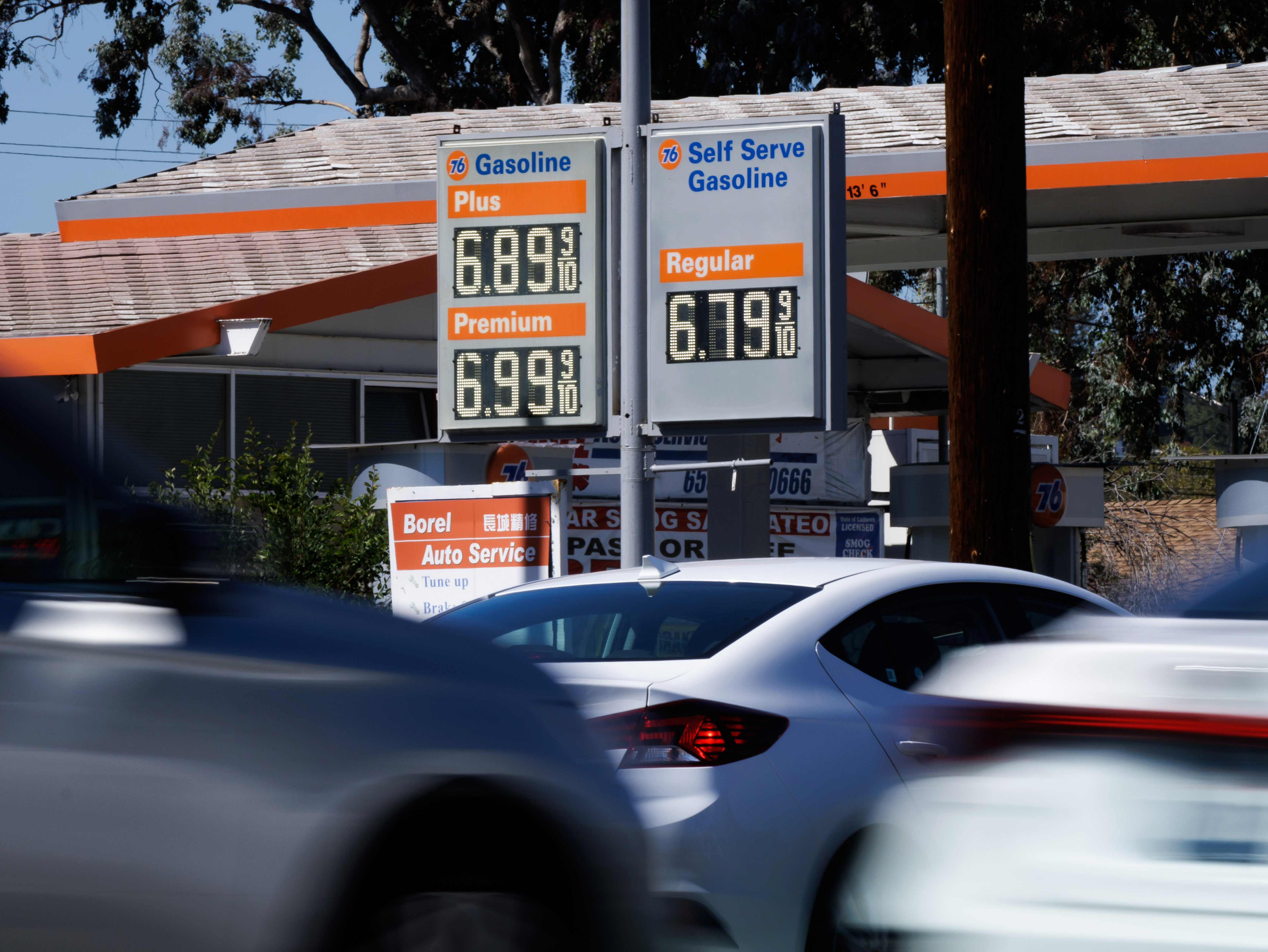 SAN MATEO, CALIFORNIA - October 03: Gas prices are displayed at a 76 gas station in San Mateo on Monday, Oct. 3, 2022. (Dai Sugano/Bay Area News Group)