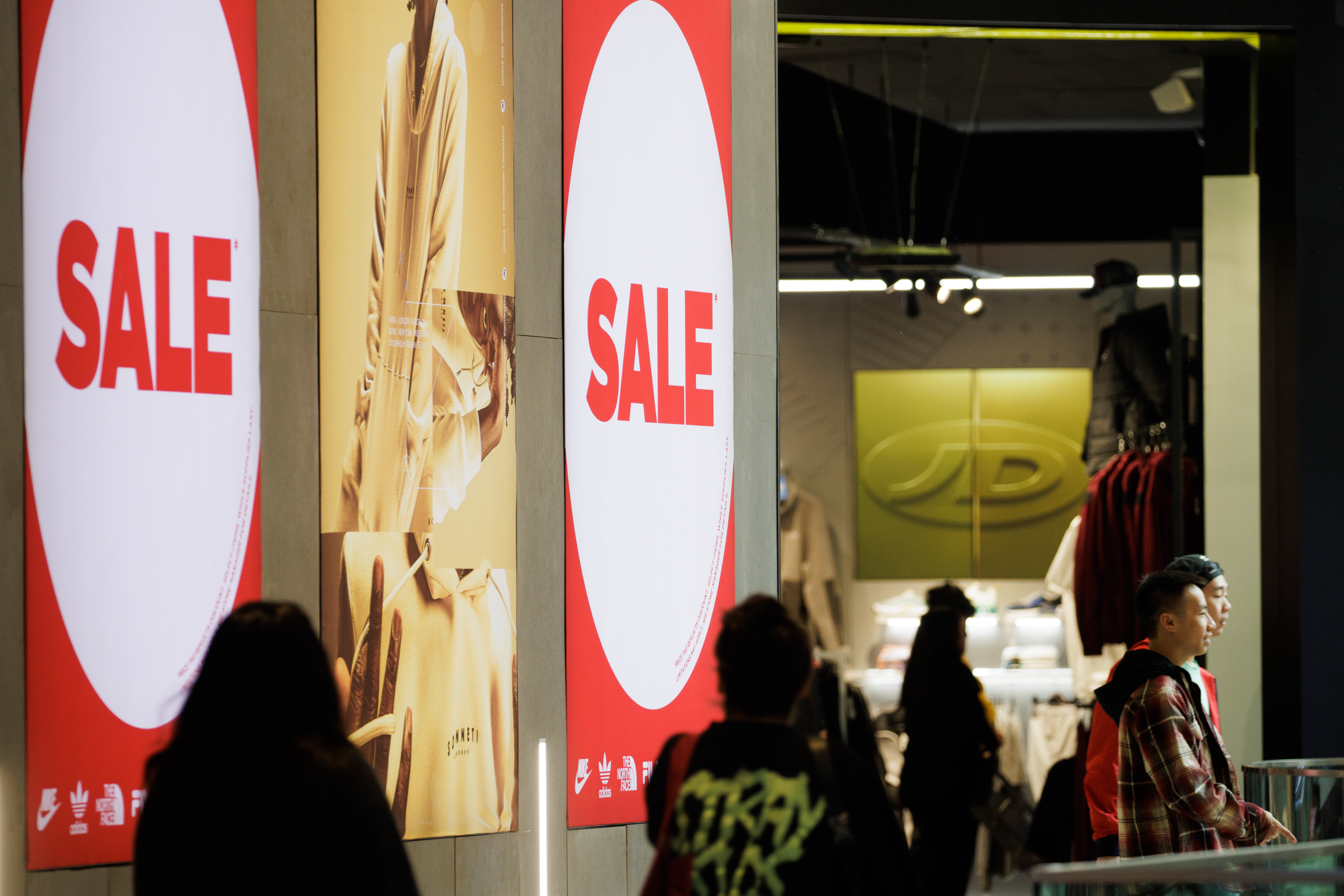 Black Friday shoppers walk through the Westfield Valley Fair mall on Friday, Nov. 25, 2022, in Santa Clara, Calif. (Dai Sugano/Bay Area News Group)
