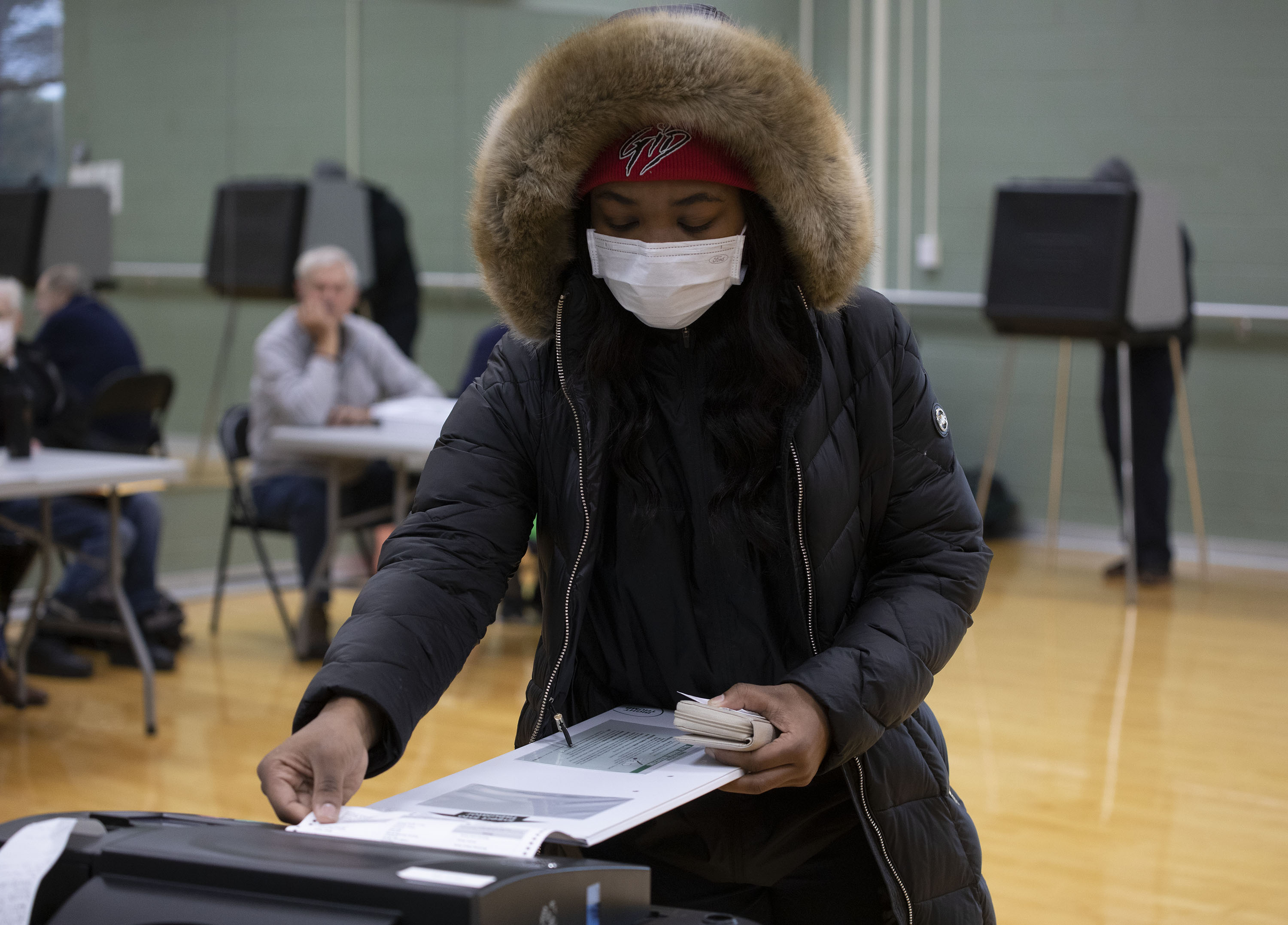 A woman casts her vote in the 2022 midterm election on Election Day on November 8, 2022 on the Michigan State University campus in East Lansing, Michigan. (Photo by Bill Pugliano/Getty Images)