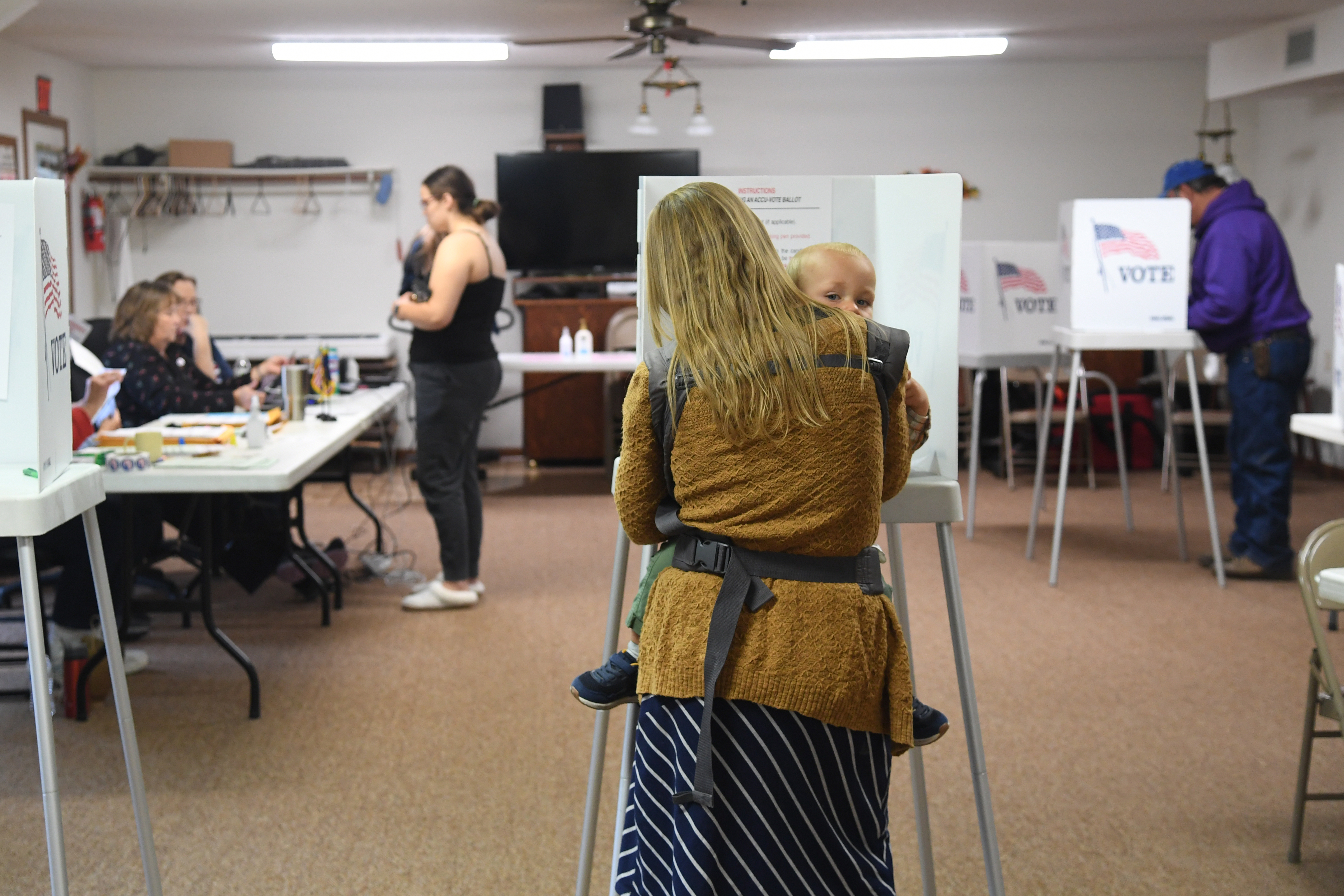 Voters cast their ballots at the Paxico Community Senior Citizens Center on November 8, 2022 in Paxico, Kansas. (Photo by Michael B. Thomas/Getty Images)