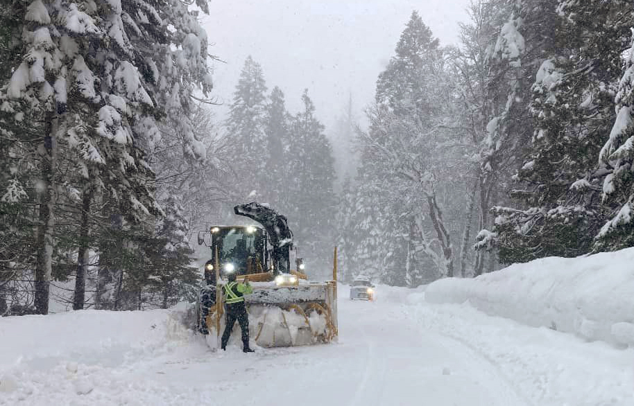 Workers clear roadways in Yosemite National Park on February 27, 2023. (Yosemite Fire and Aviation Management)