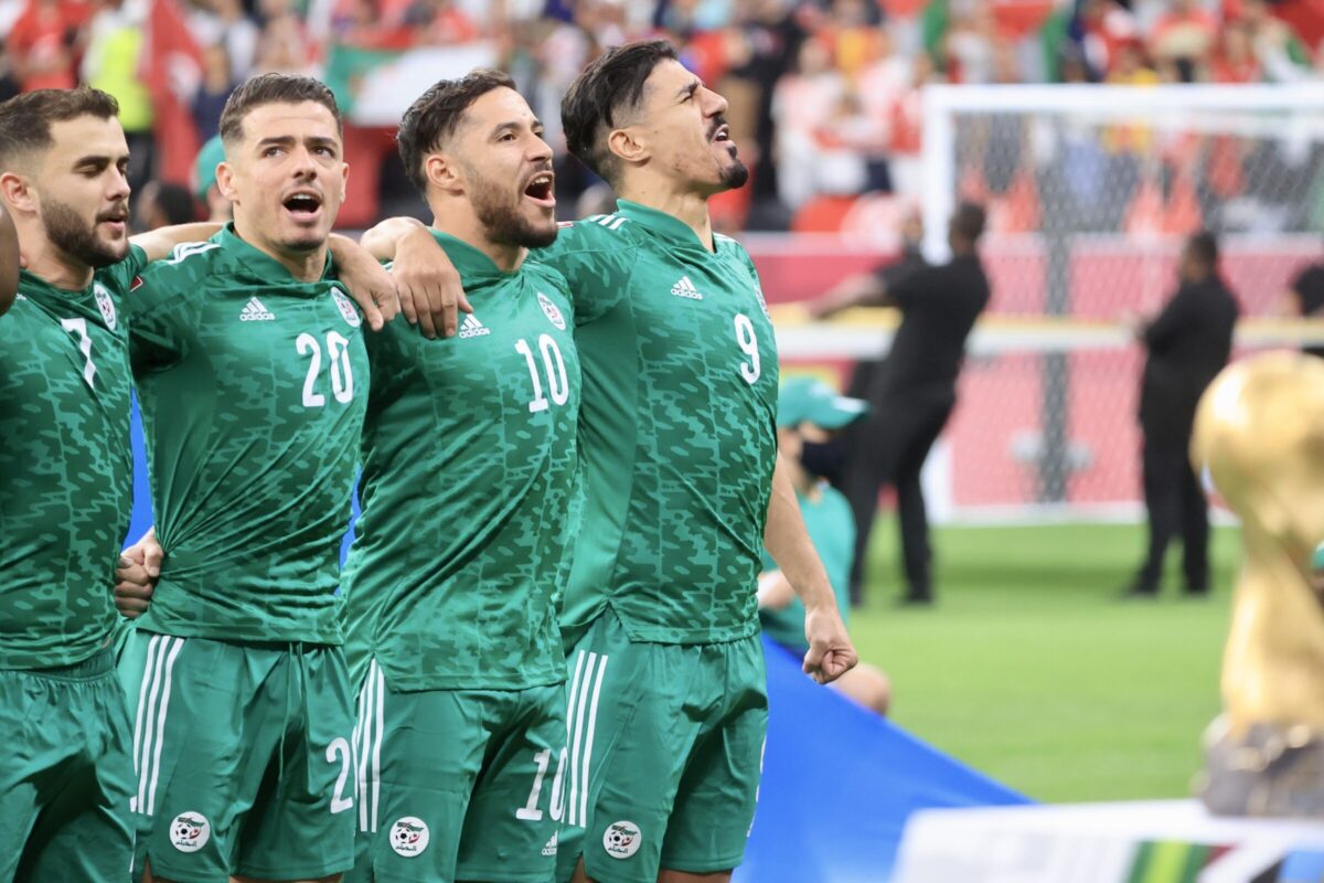 Algerian Footballer Dies Of On Field Heart Attack Middle East Monitor