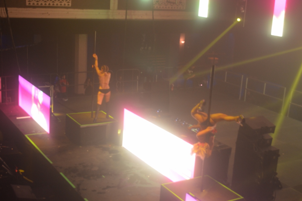 dancers doing pole stuff