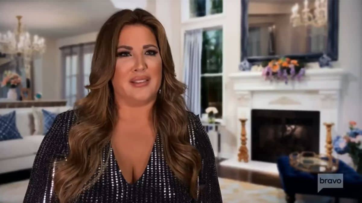 Emily Simpson Capitalizes On New Weight Loss By Offering Rhoc Fans A Chance To Get Fit With Emily And Her Personal Trainer