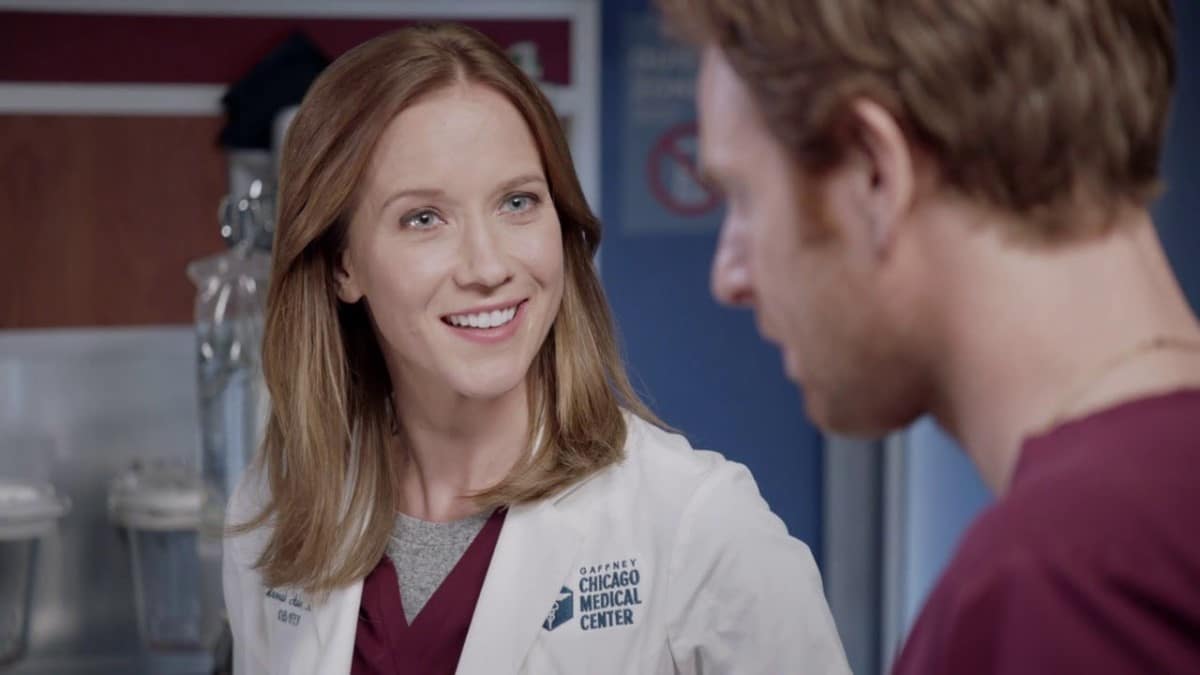 Chicago Med Cast Dr Hannah Asher Returns Jessy Schram Is Back