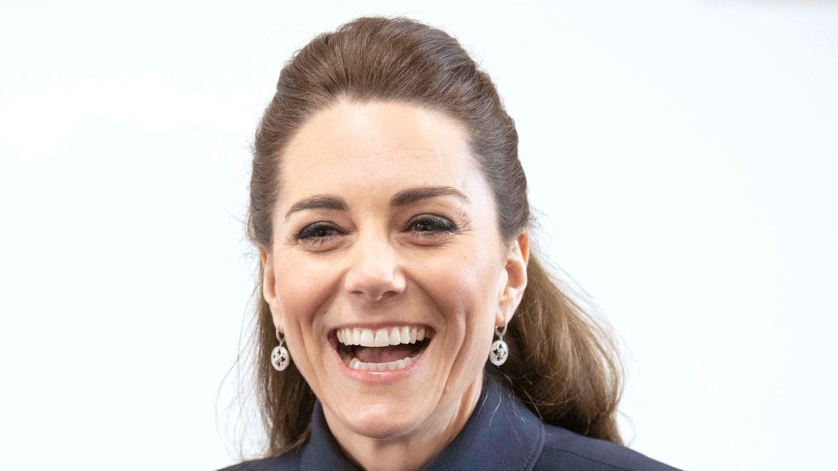 Princess Kate Stuns In A Red Coat Alongside Prince William For St Thomas Church Visit