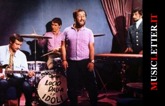 Lucio Dalla con gli Idoli nel 1967, foto tratta dalla rivista "Giovani"