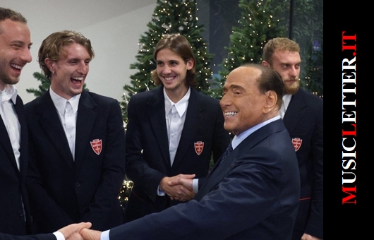 Silvio Berlusconi con alcuni componenti del Monza calcio (da Twitter)