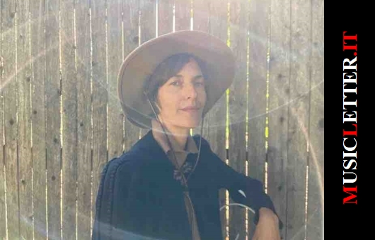 Josephine Foster (ph. Alex Branch)