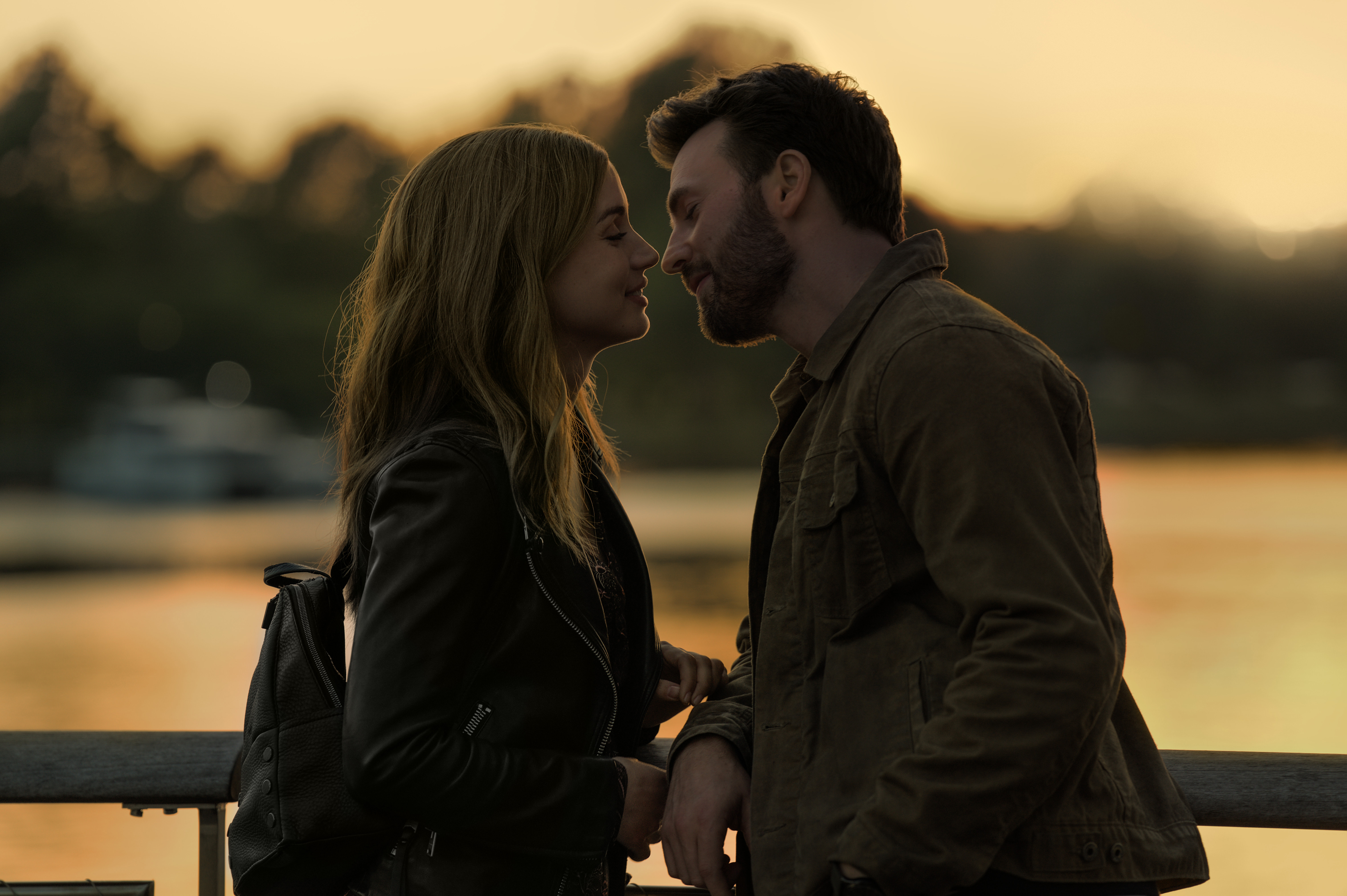 Sadie (Ana de Armas) and Cole (Chris Evans) connect on a first date in "Ghosted." (Courtesy of Apple TV+)